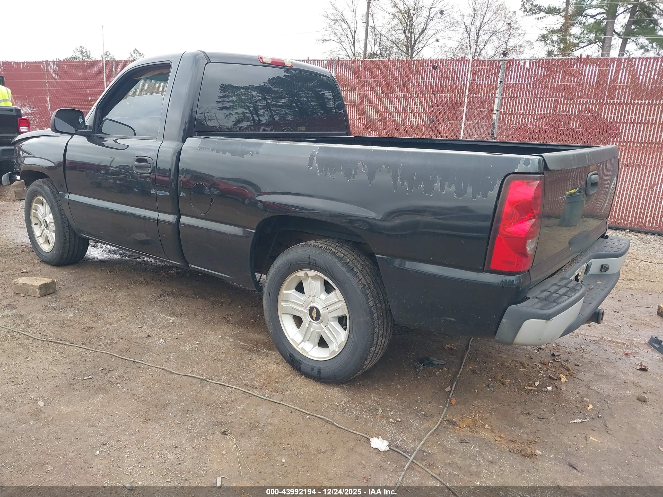 CHEVROLET SILVERADO image 3