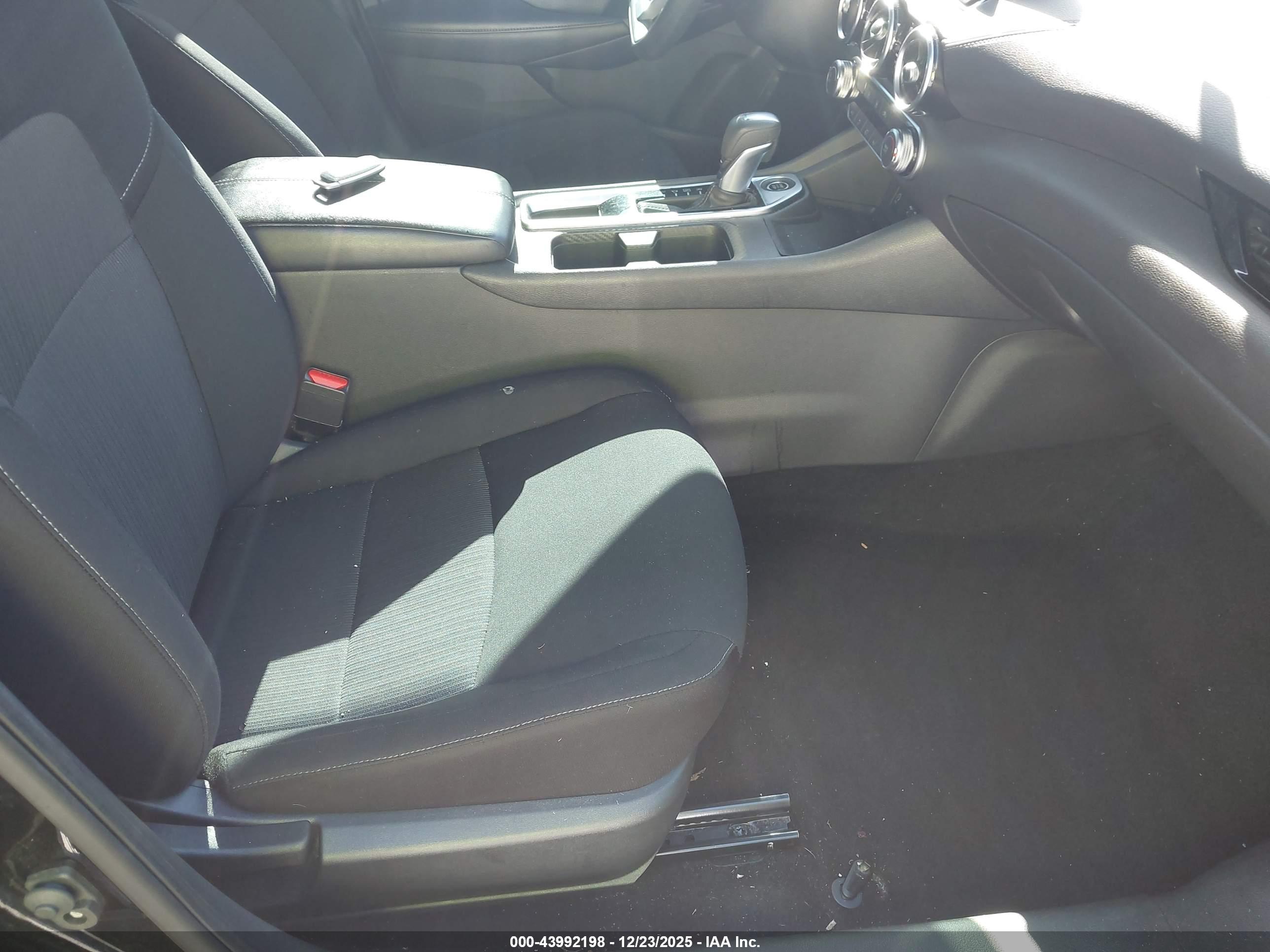 NISSAN SENTRA image 5