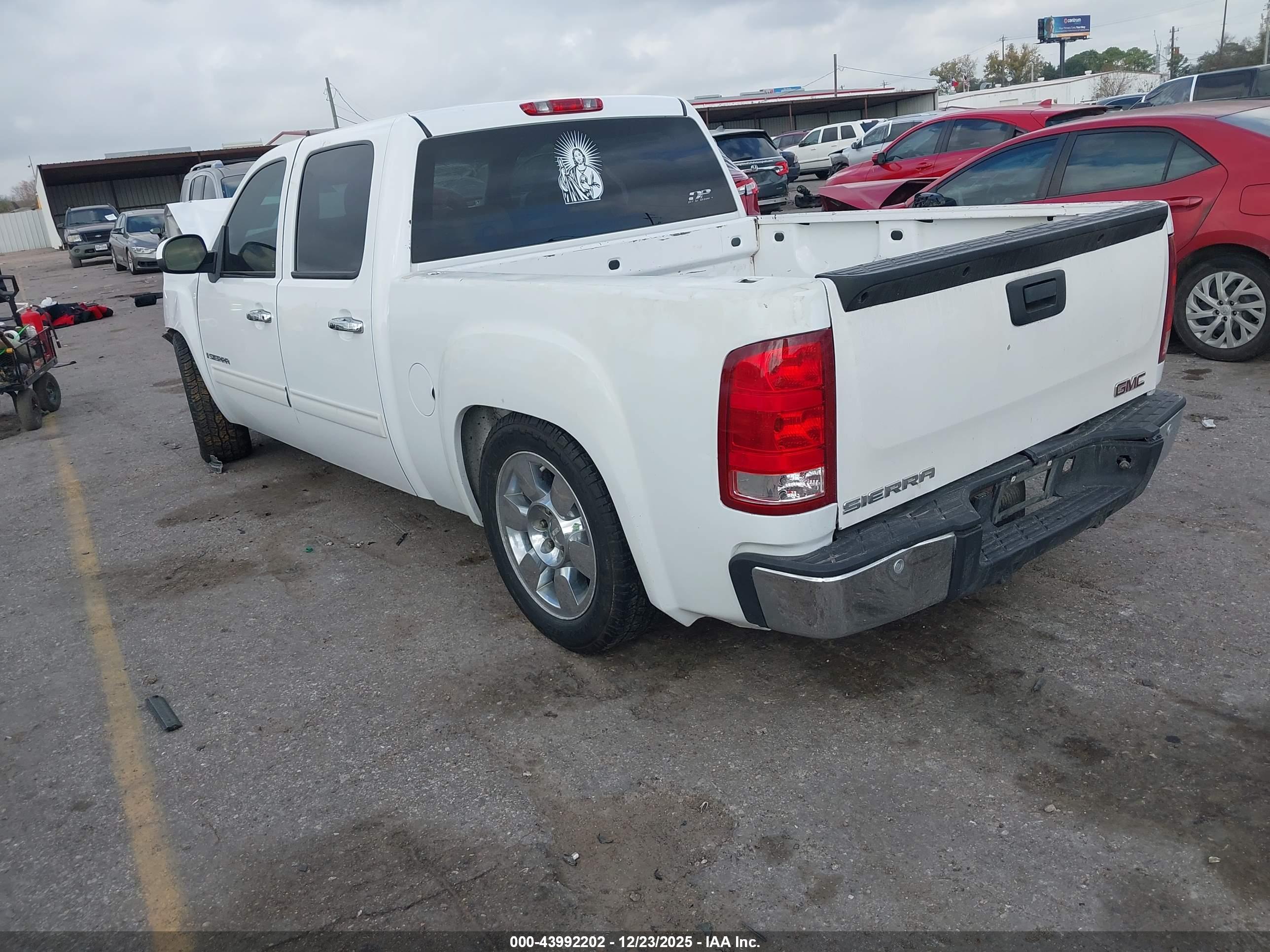 GMC SIERRA image 3