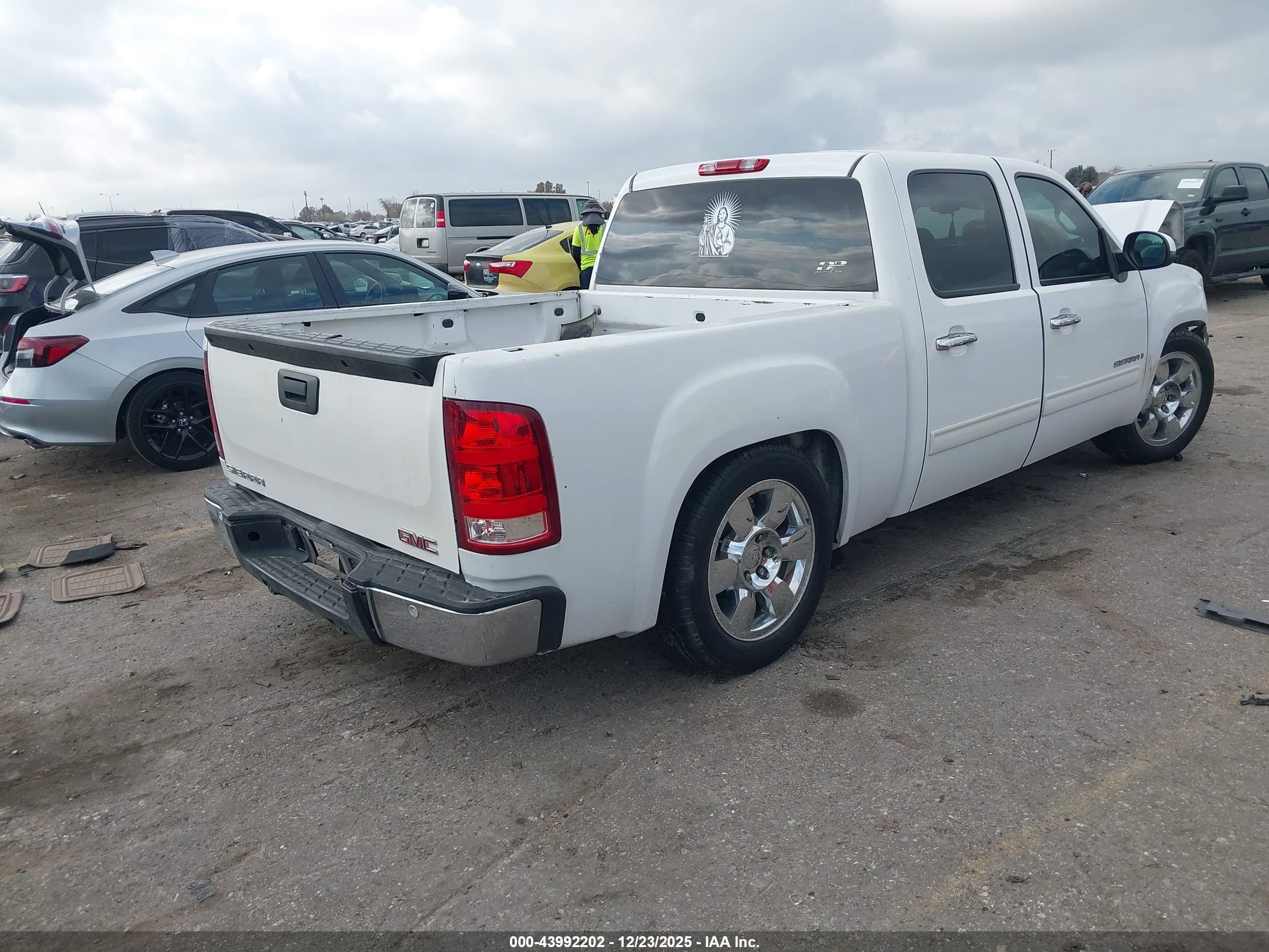 GMC SIERRA image 4