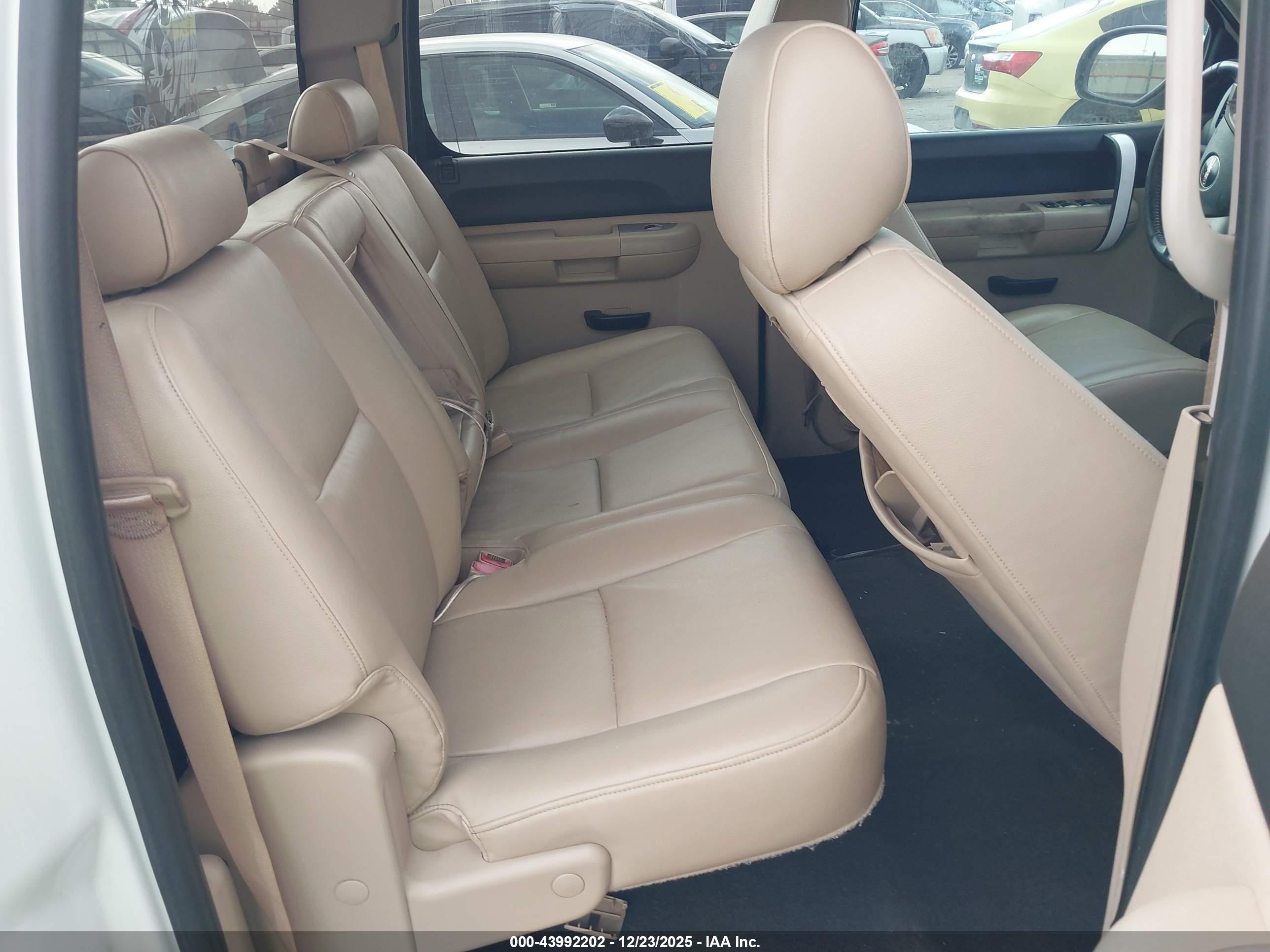 GMC SIERRA image 8