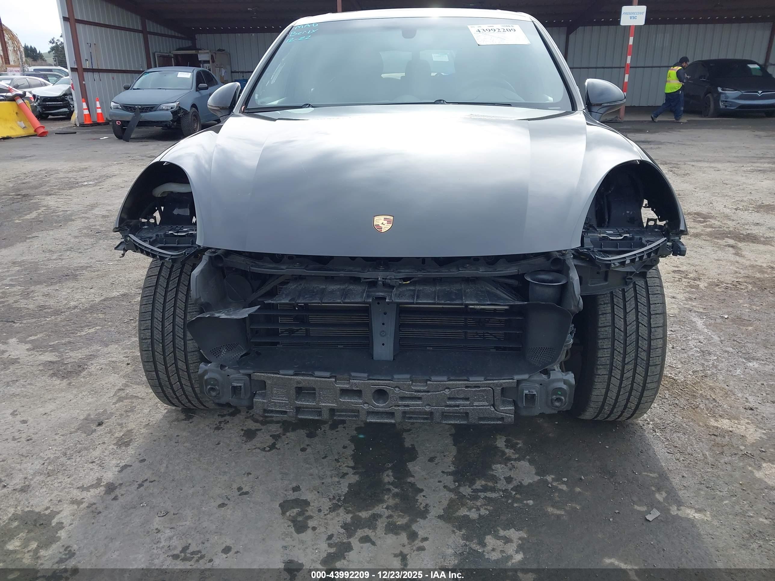 PORSCHE CAYENNE image 6