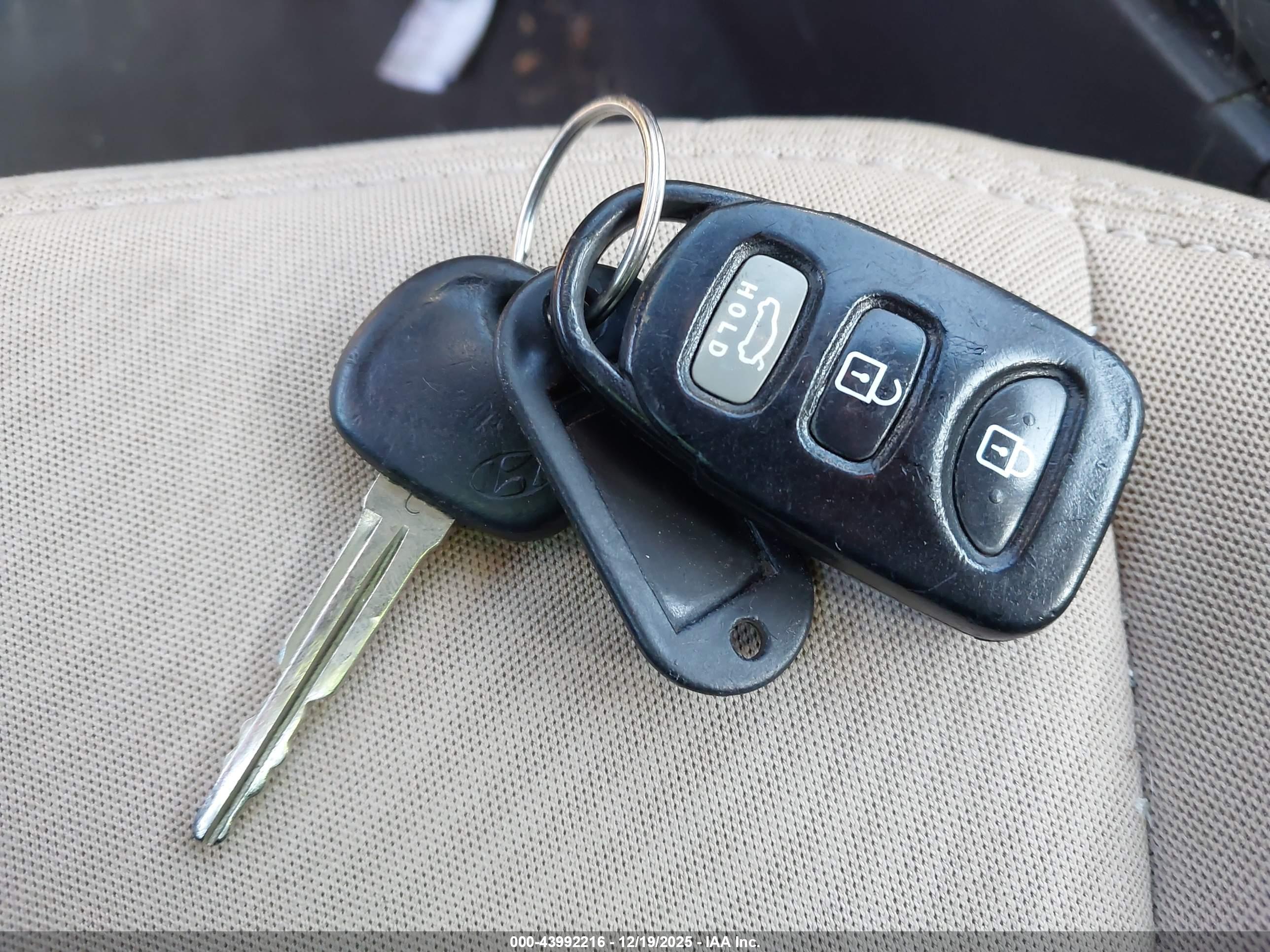 HYUNDAI ELANTRA image 11