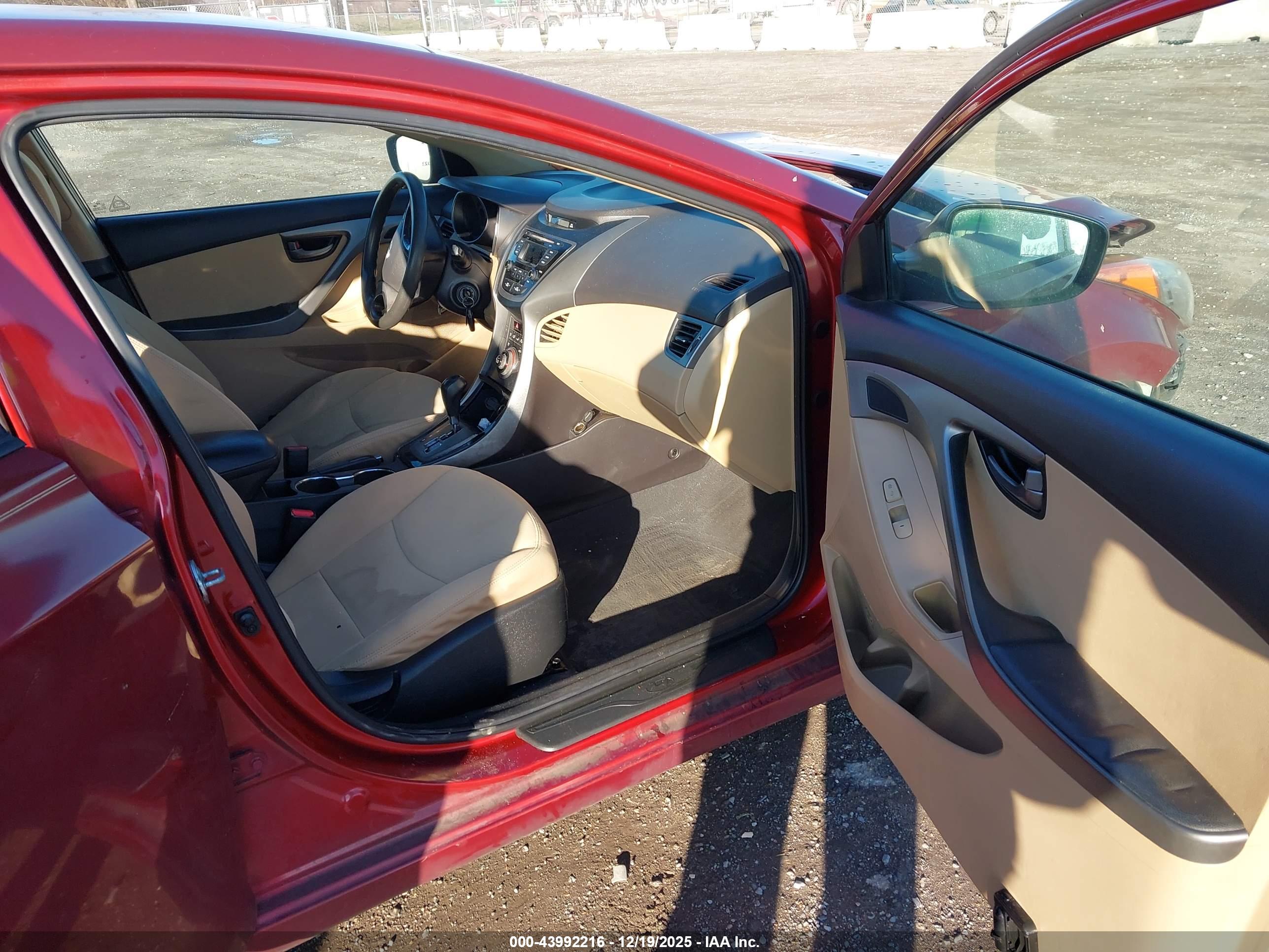 HYUNDAI ELANTRA image 5