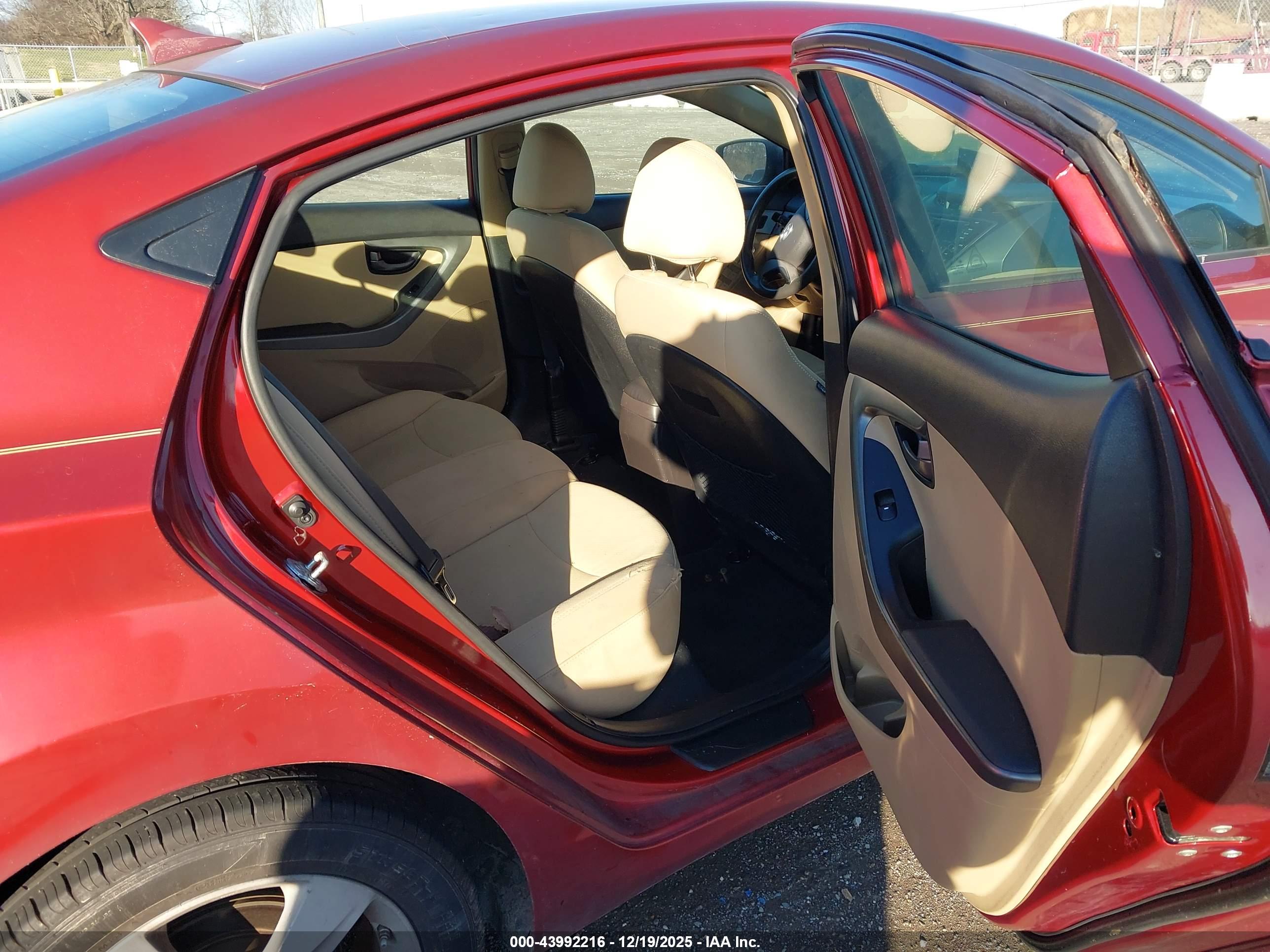 HYUNDAI ELANTRA image 8