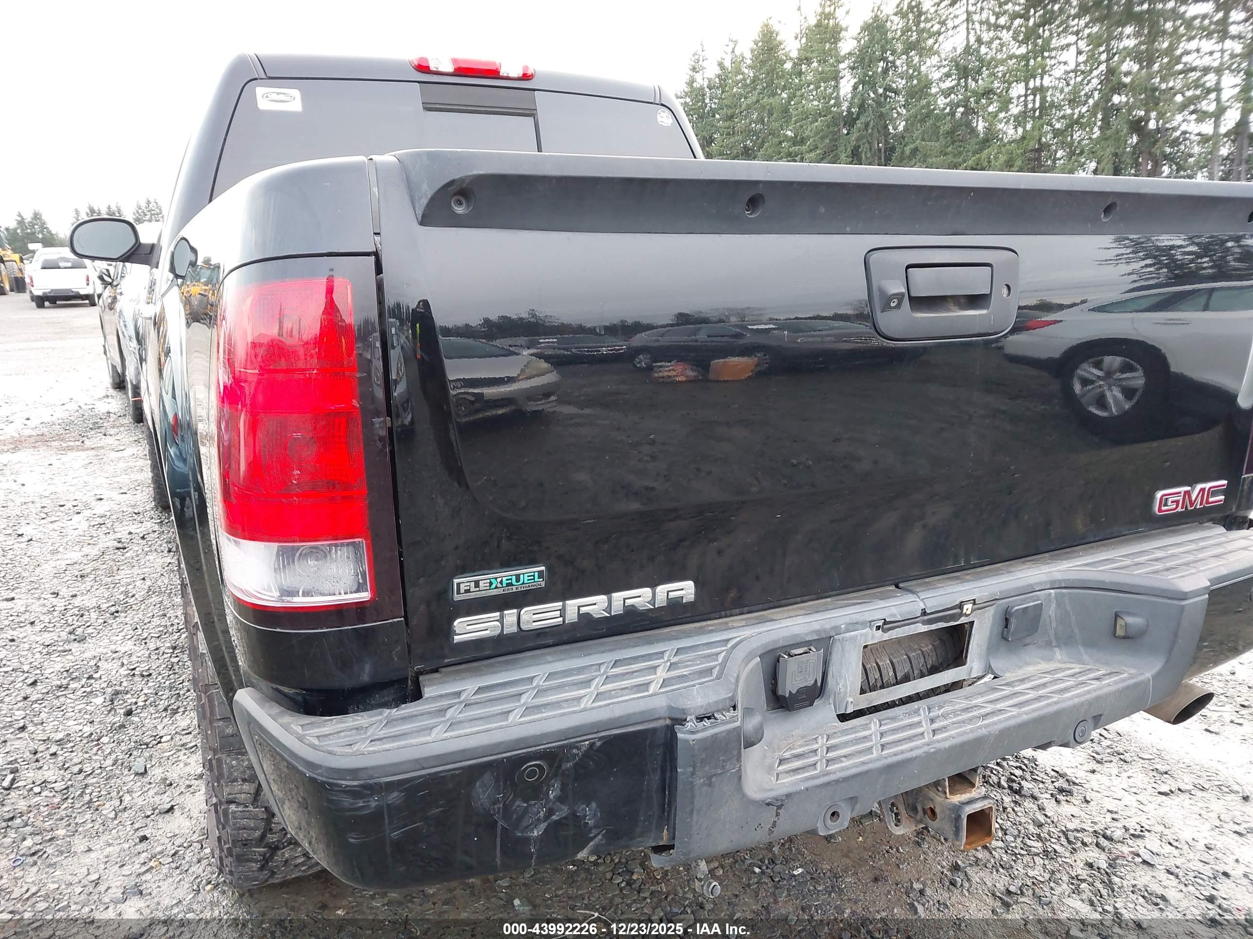 GMC SIERRA image 6