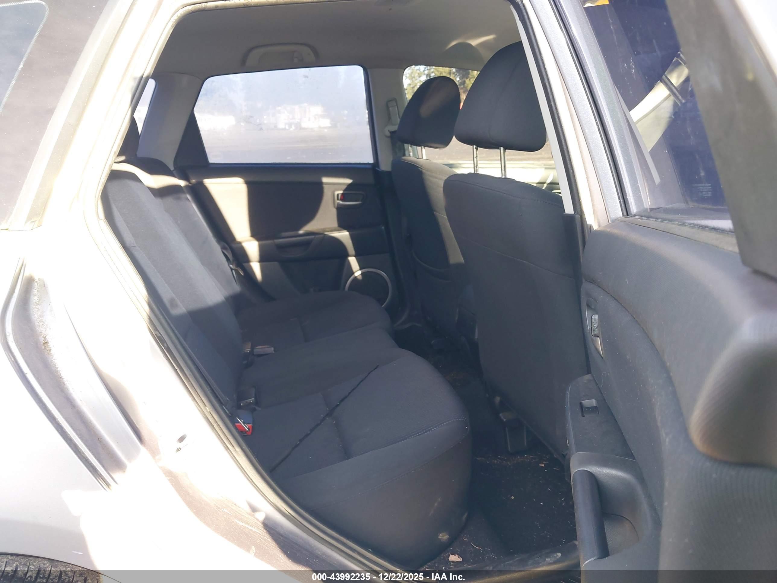 MAZDA MAZDA3 image 8