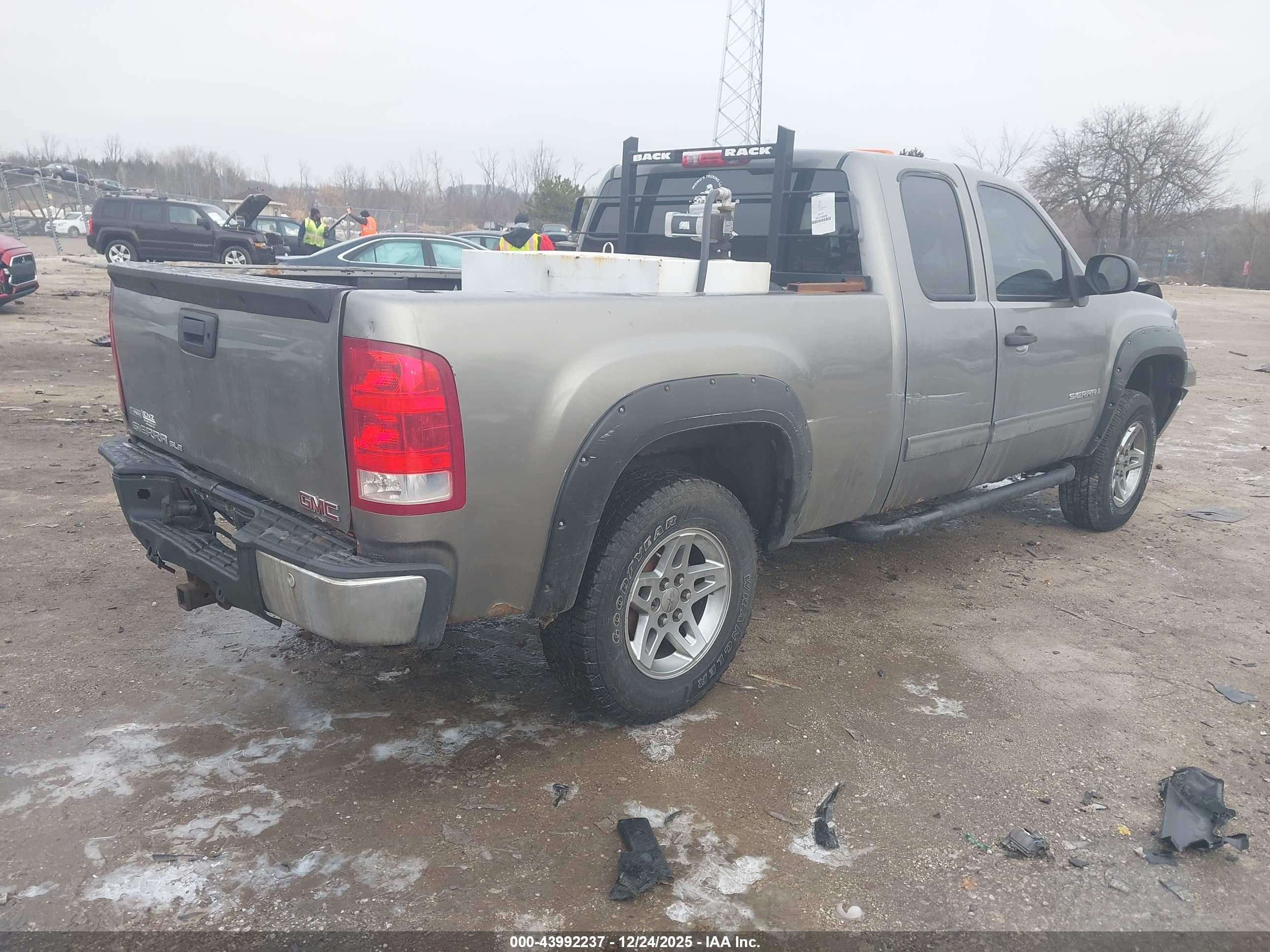 GMC SIERRA image 4