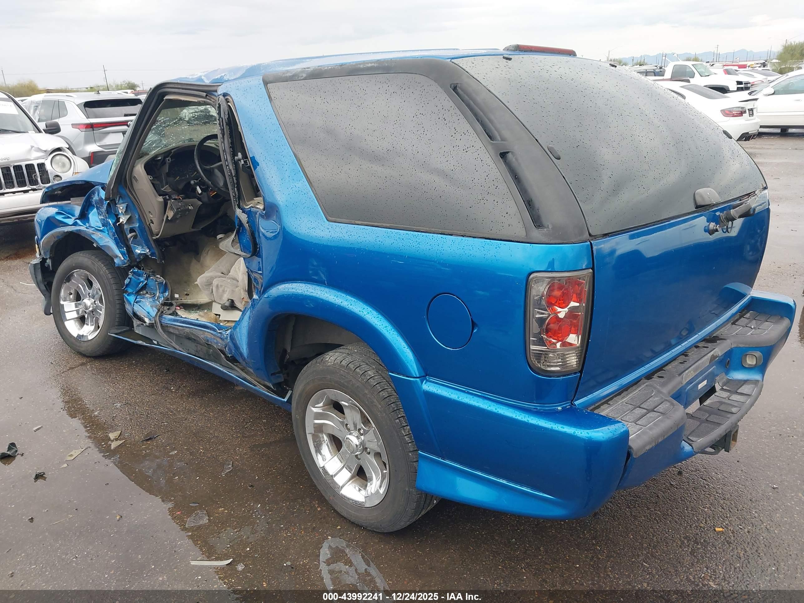 CHEVROLET BLAZER image 3