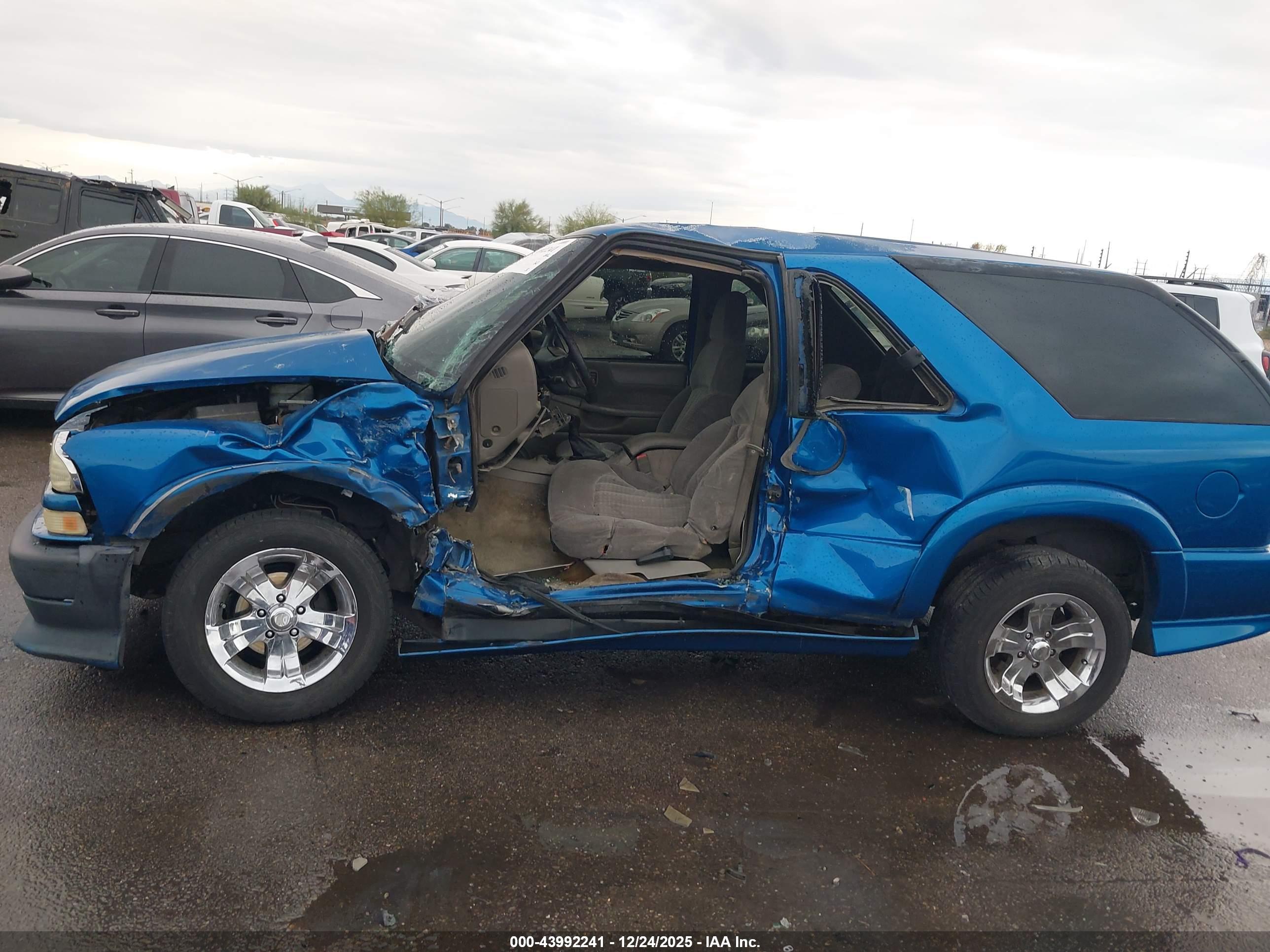 CHEVROLET BLAZER image 6