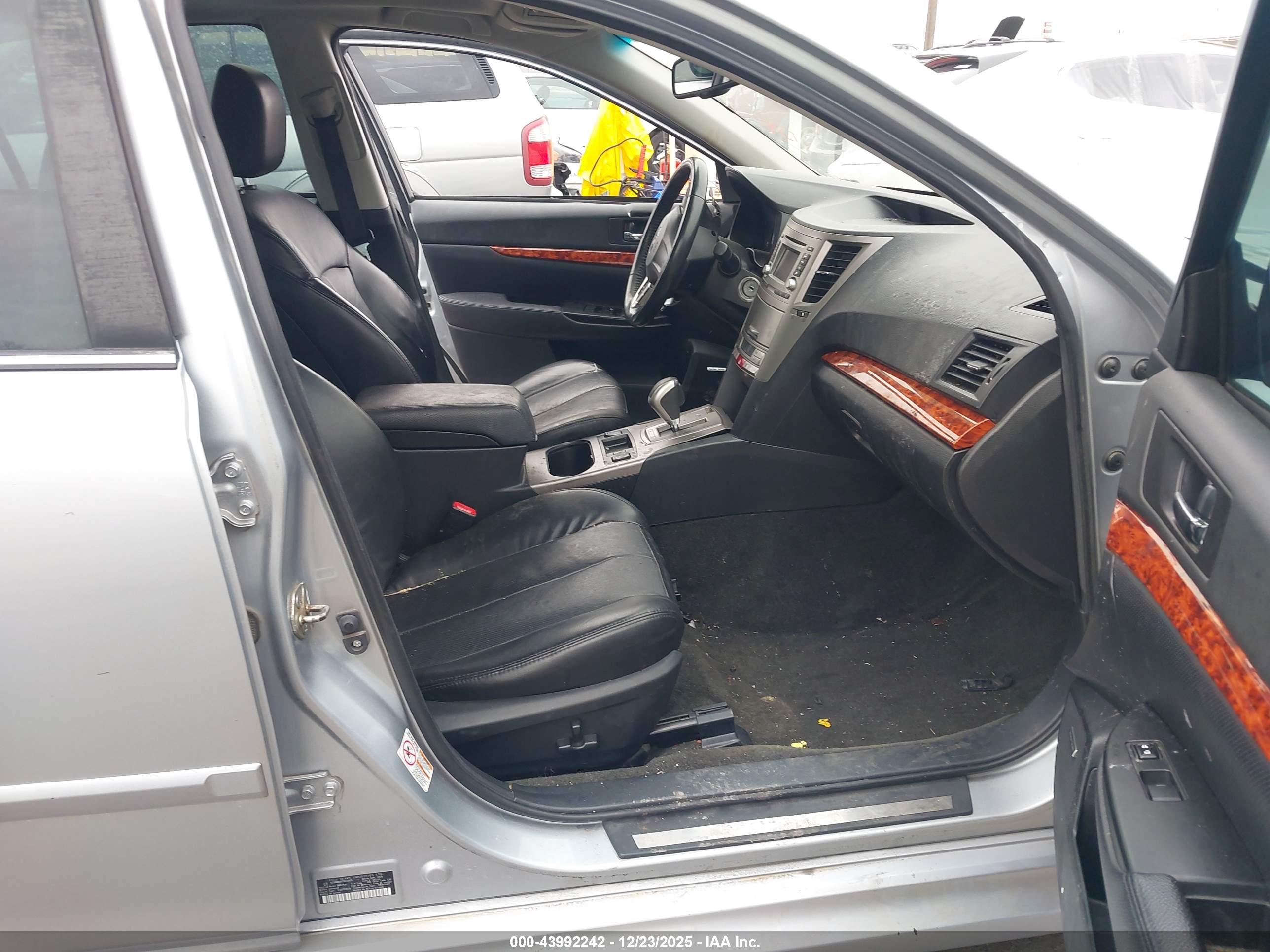 SUBARU LEGACY image 5