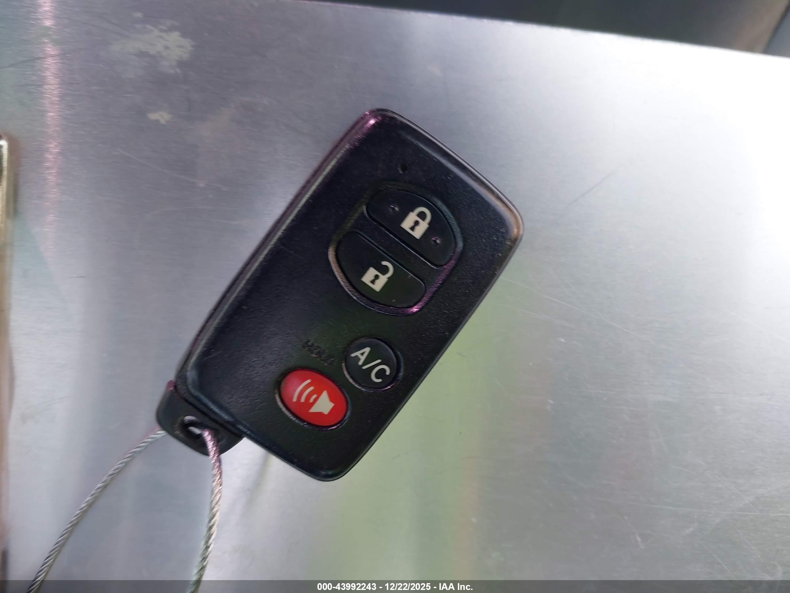 TOYOTA PRIUS image 11