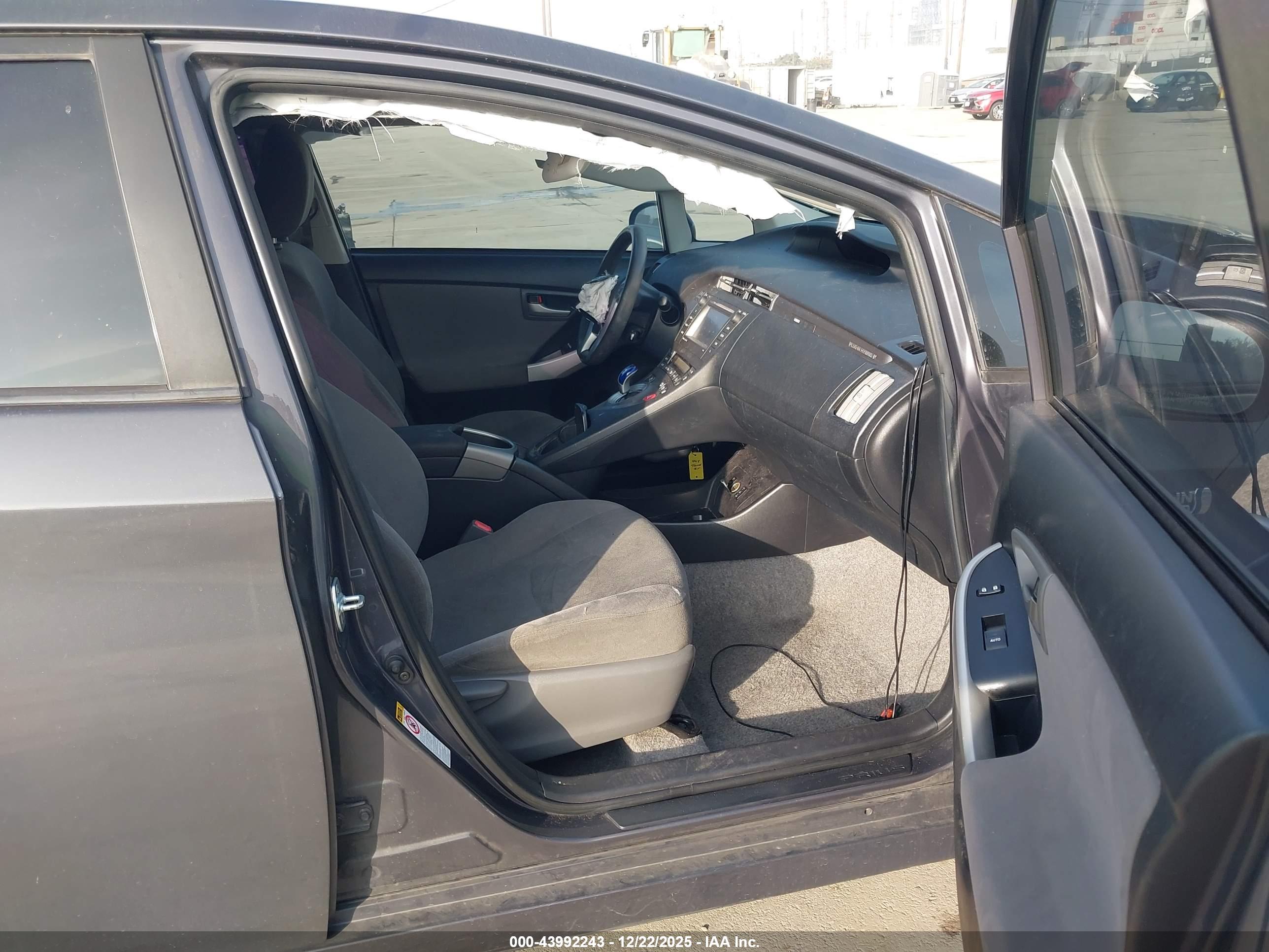 TOYOTA PRIUS image 5
