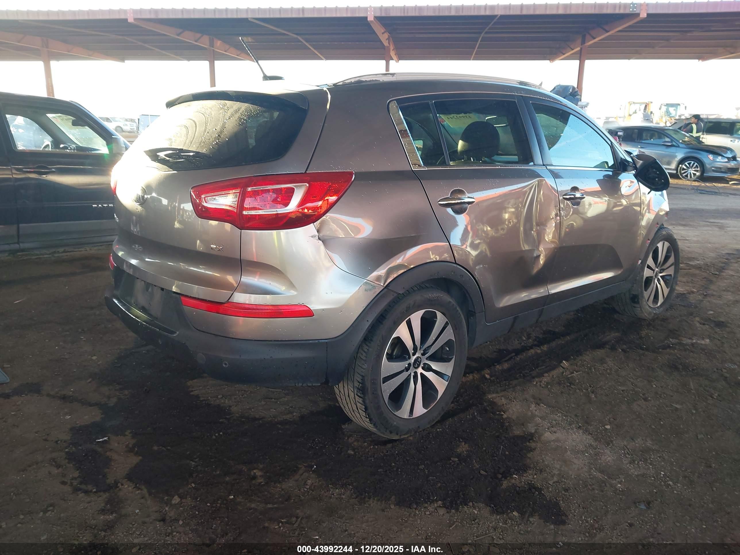 KIA SPORTAGE image 4