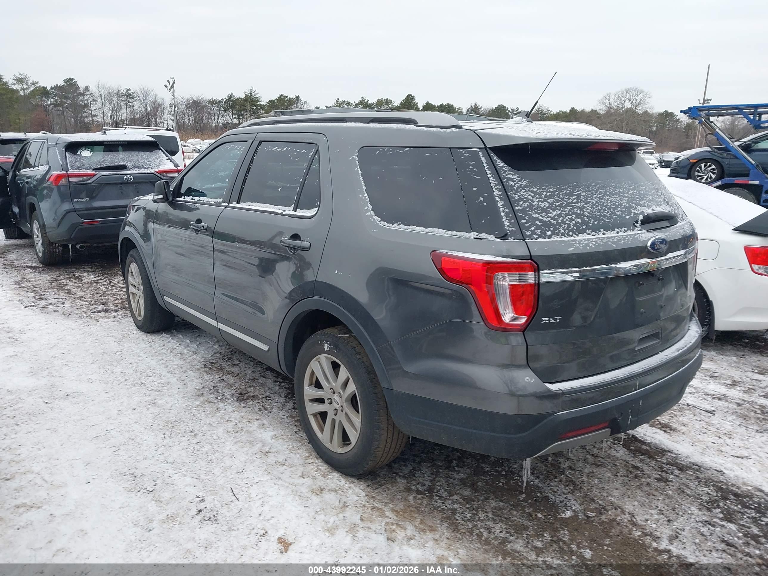 FORD EXPLORER image 3