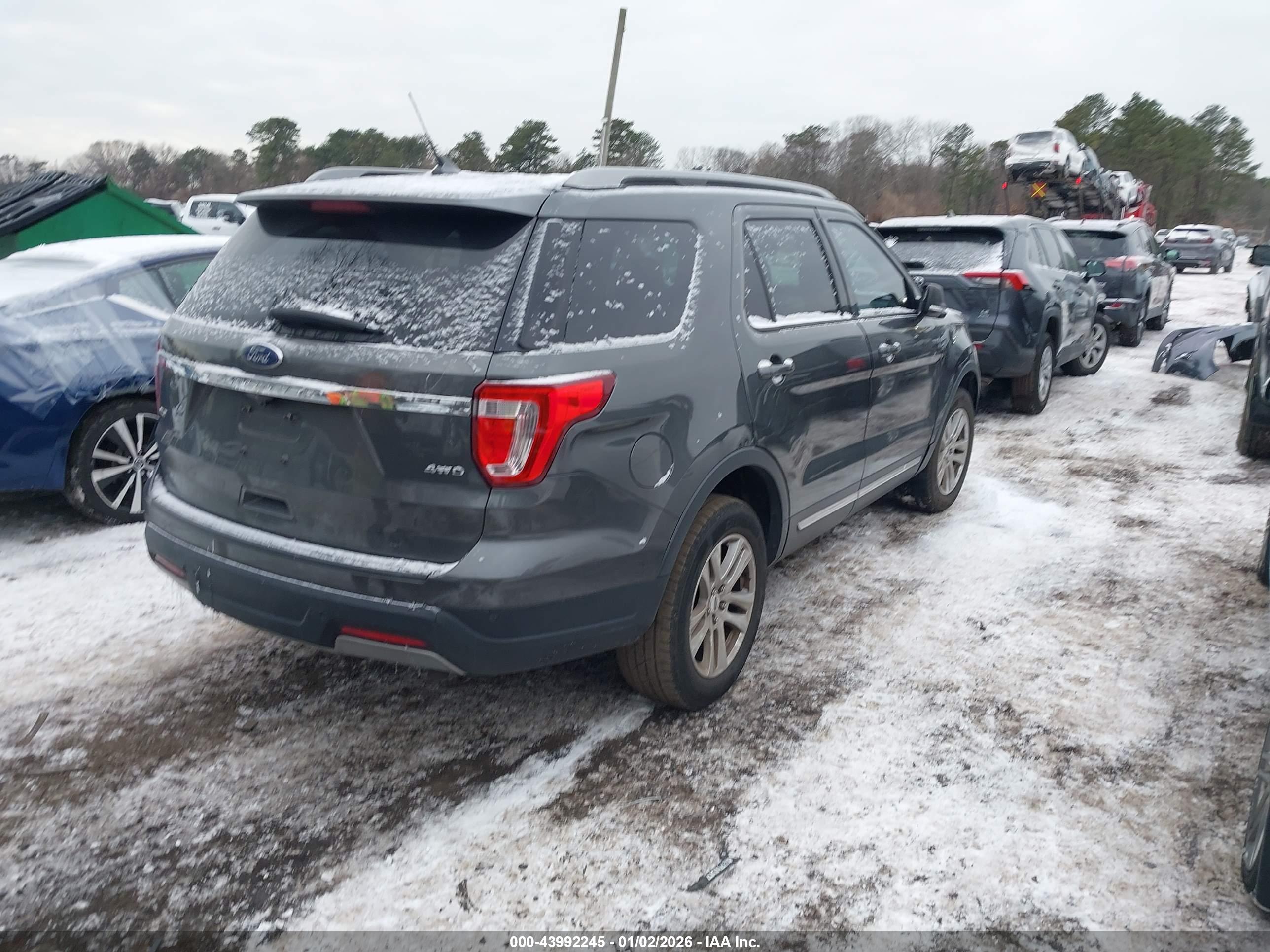 FORD EXPLORER image 4