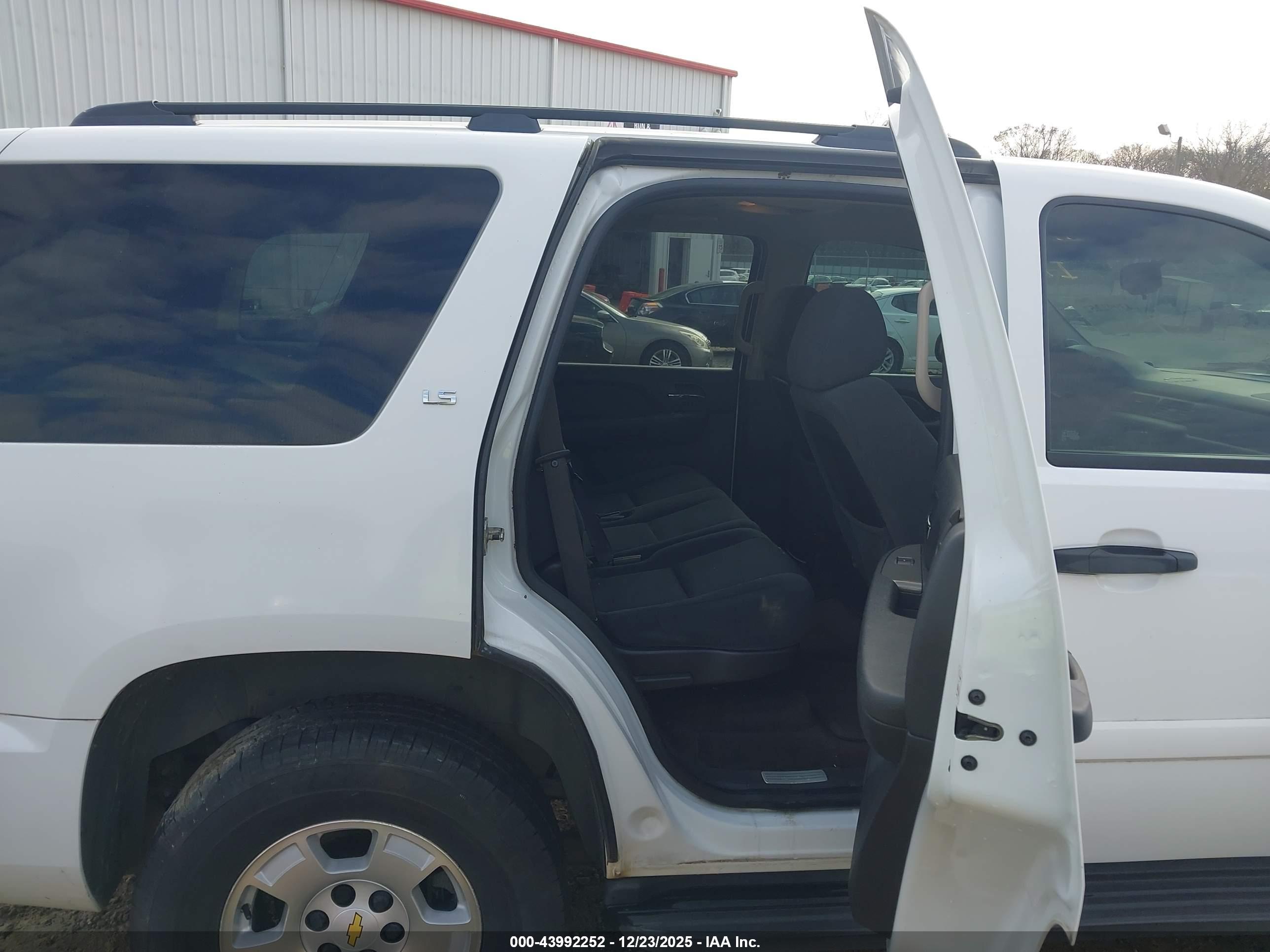 CHEVROLET TAHOE image 8