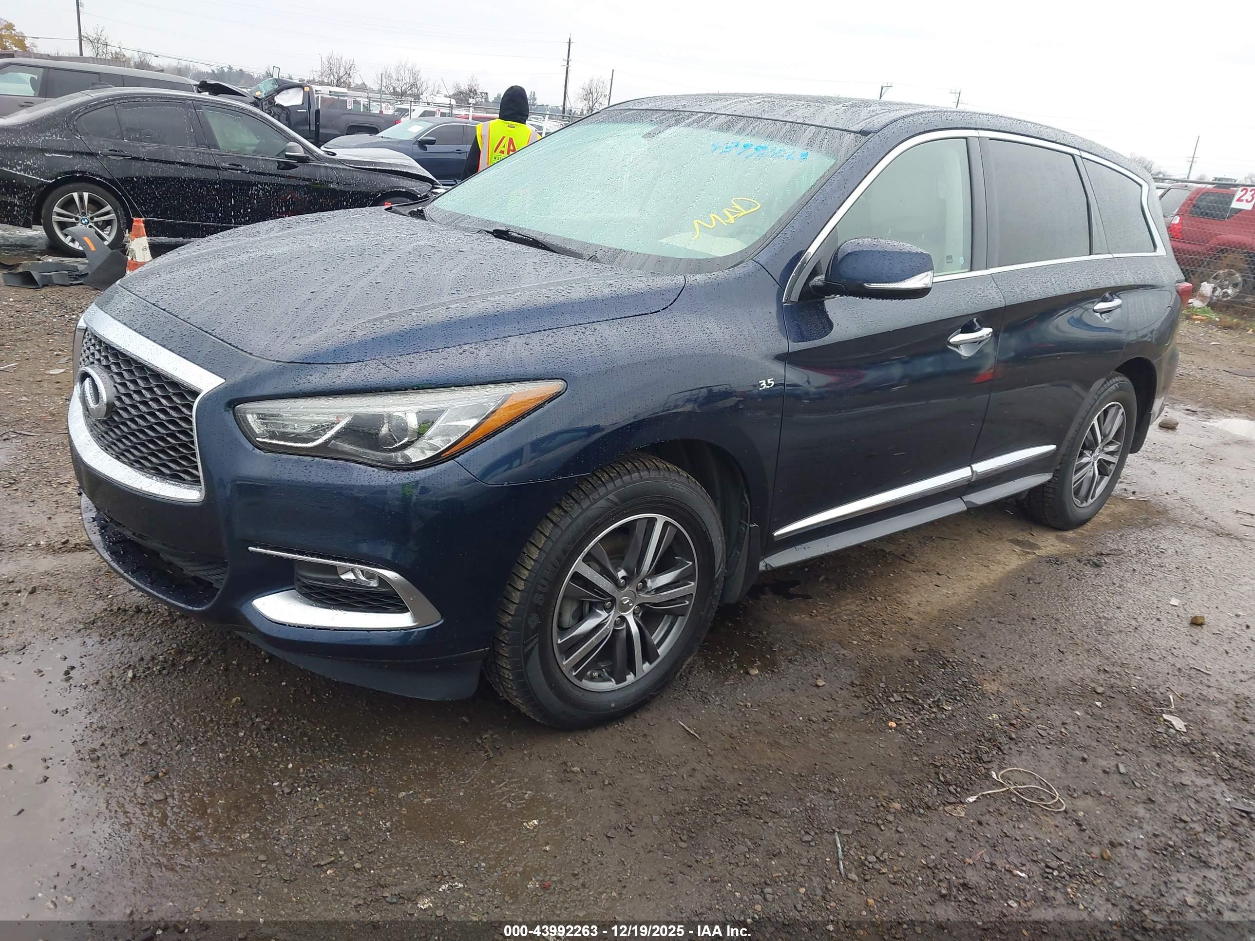 INFINITI QX60 image 2