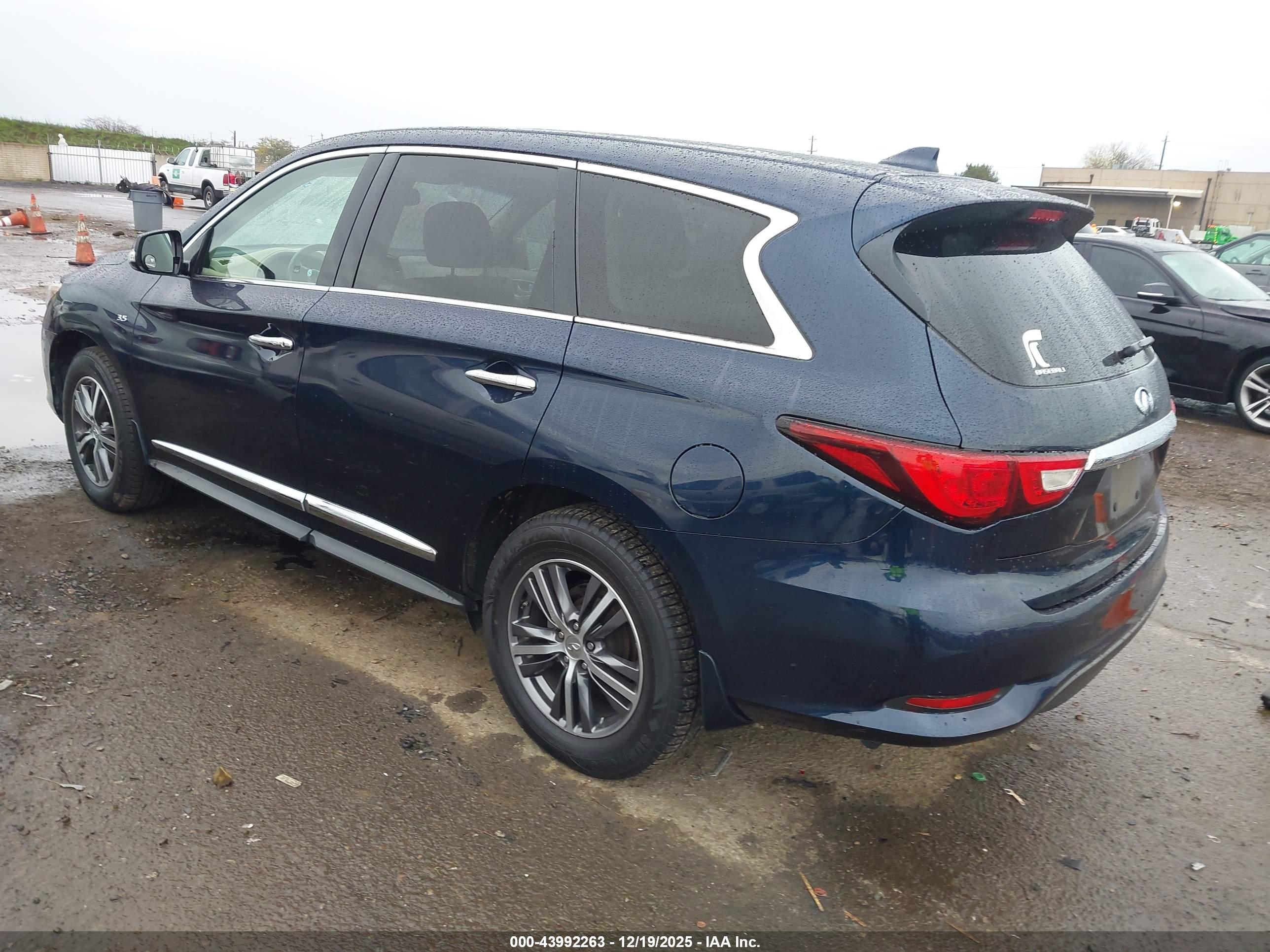 INFINITI QX60 image 3