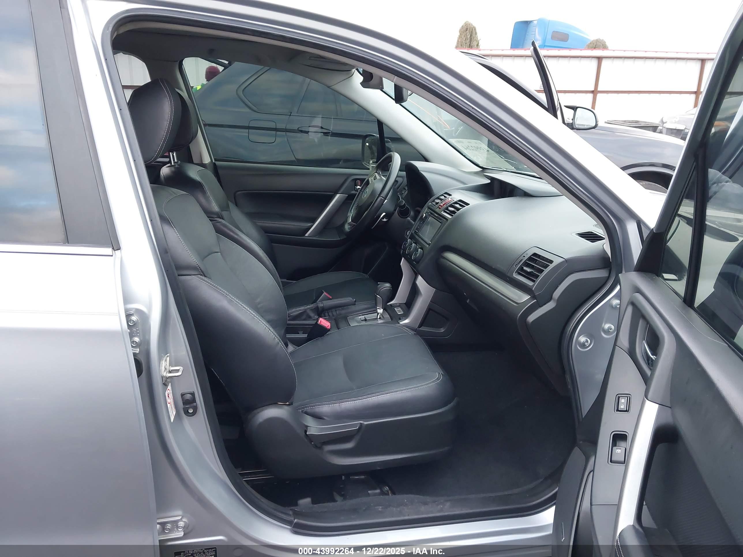 SUBARU FORESTER image 5