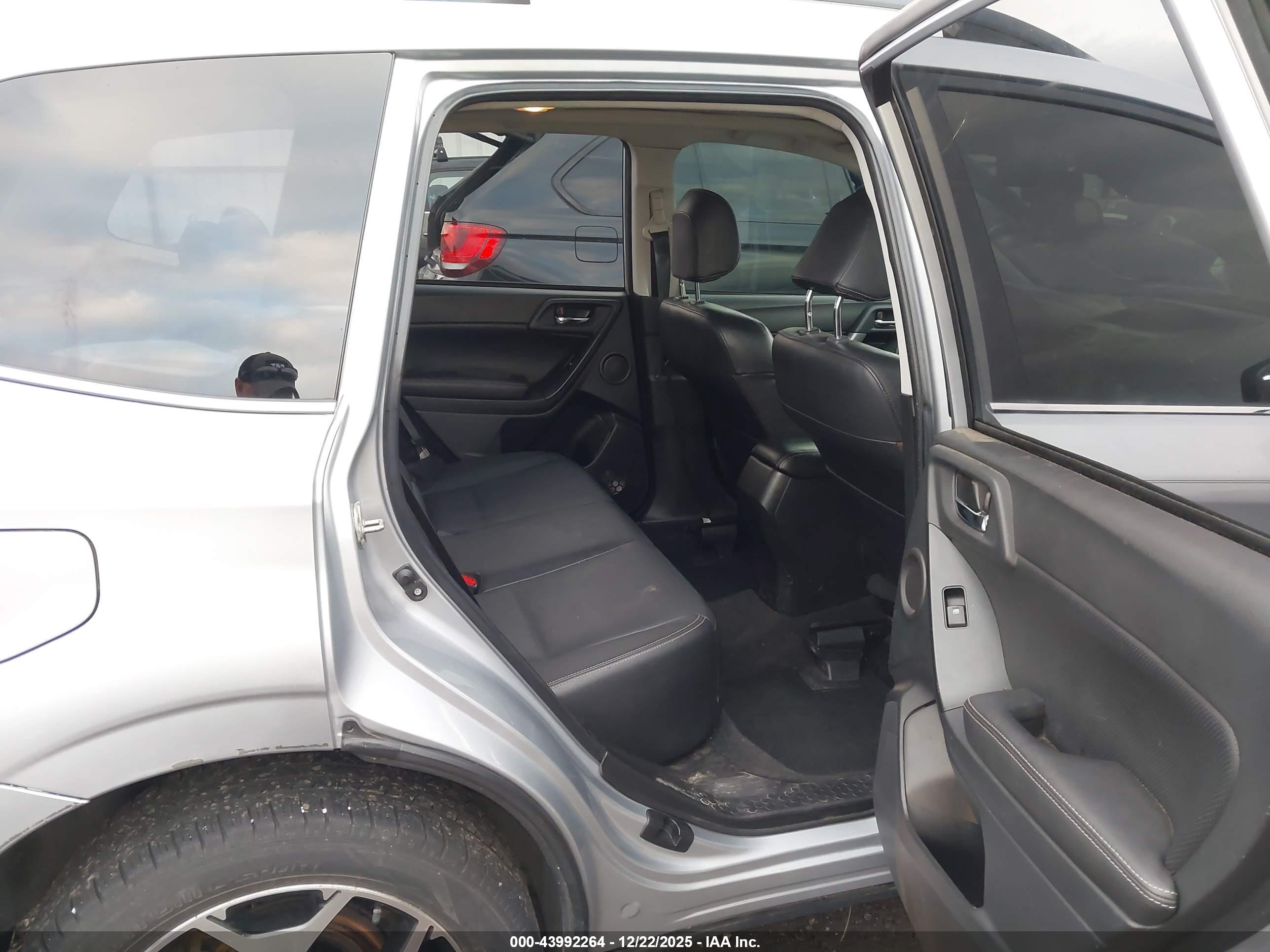 SUBARU FORESTER image 8