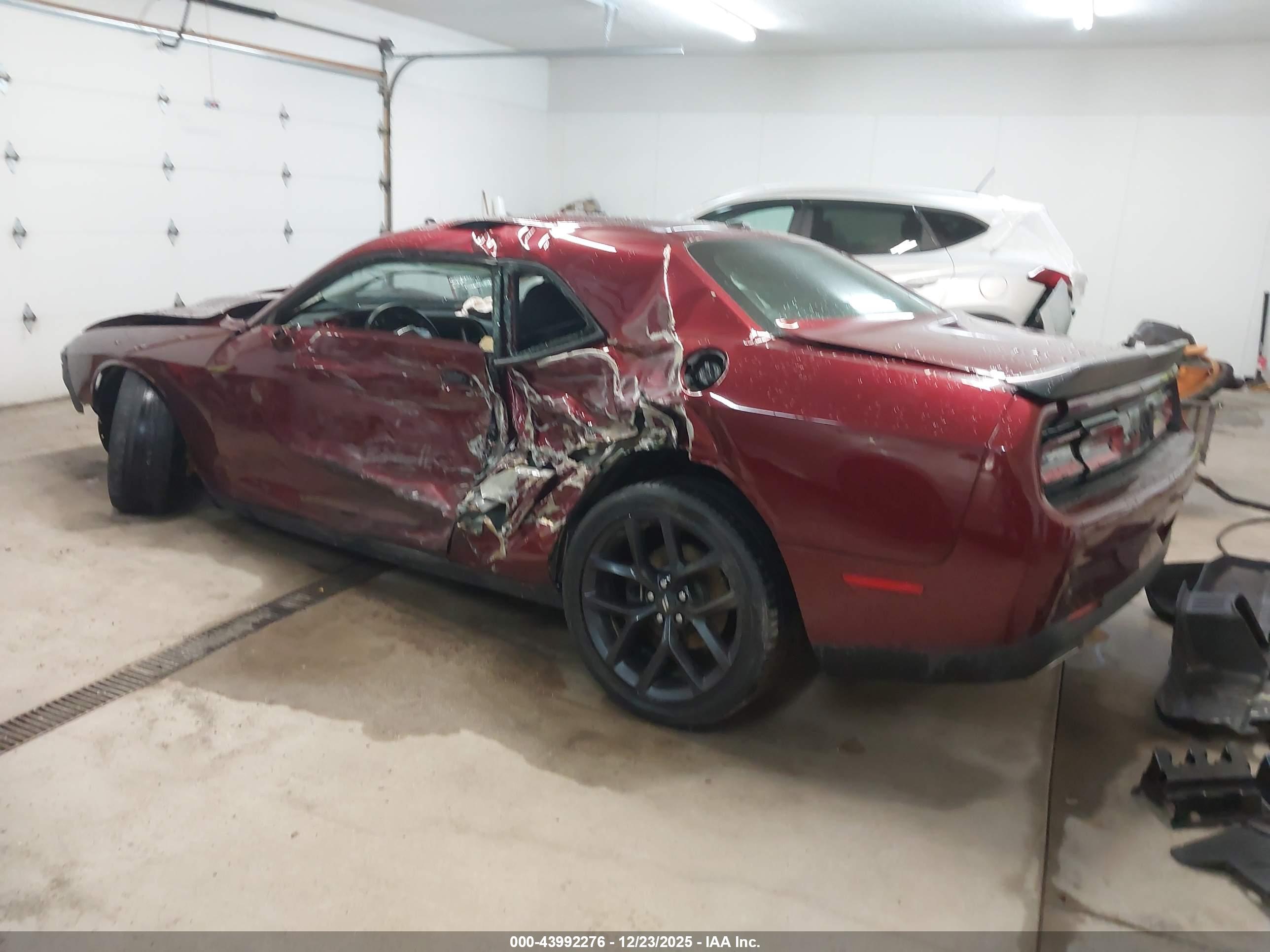 DODGE CHALLENGER image 3