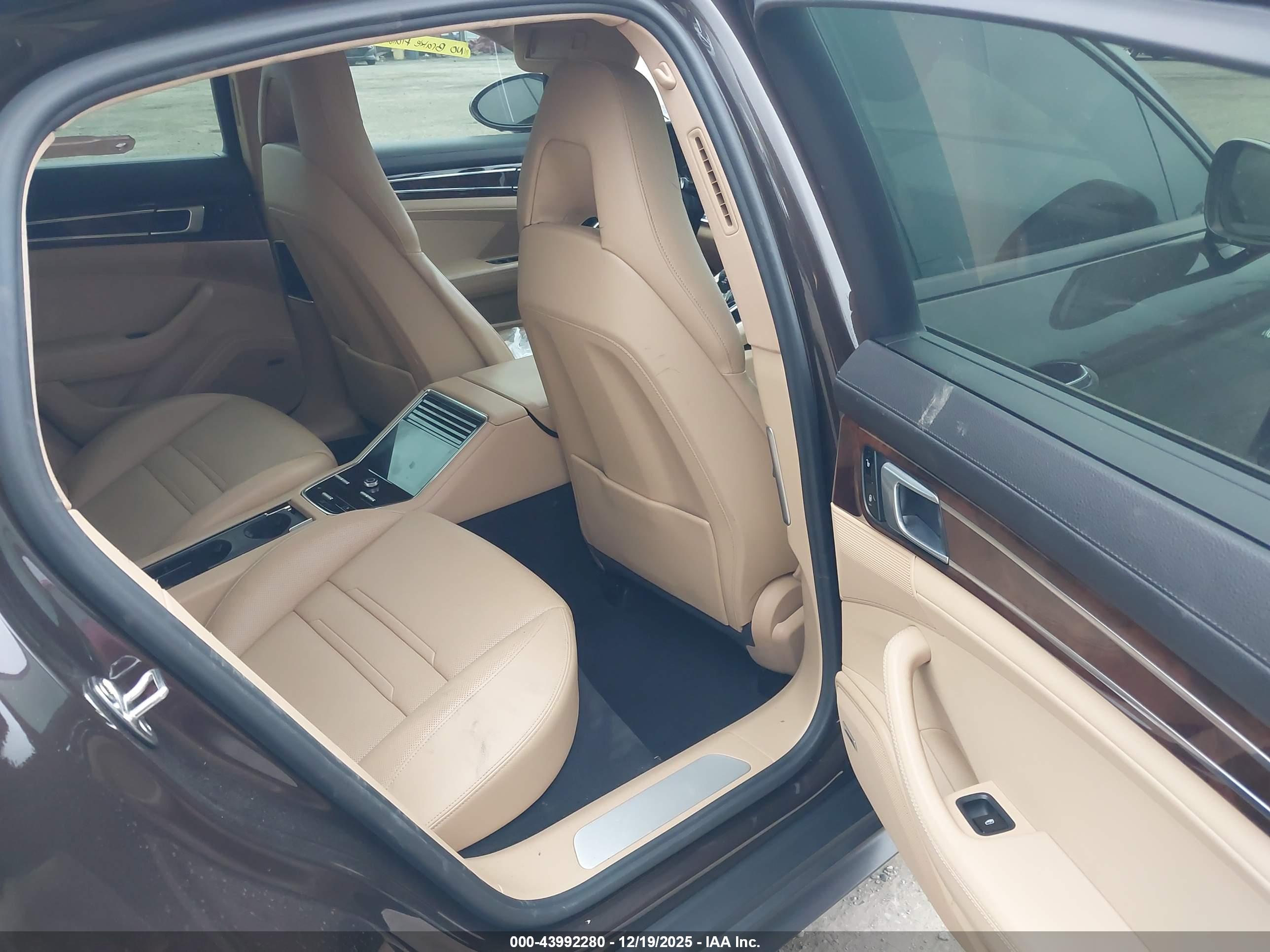 PORSCHE PANAMERA image 8