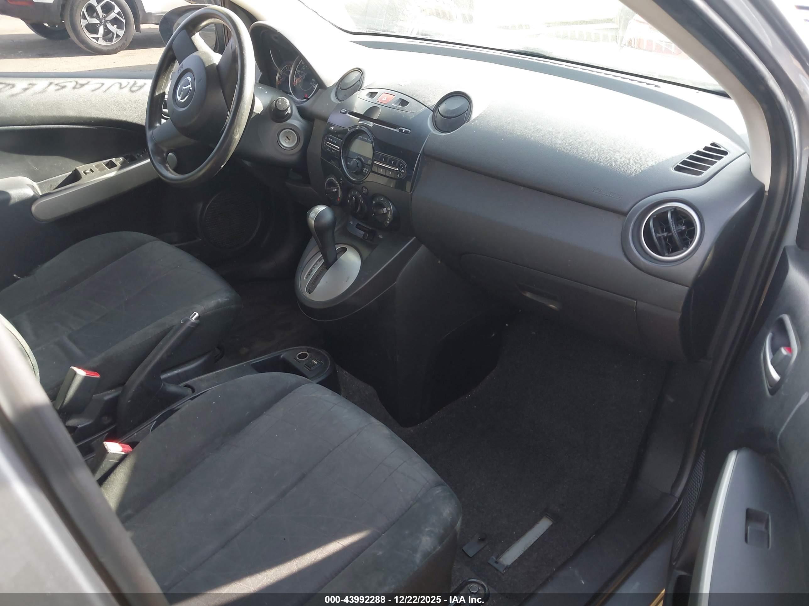 MAZDA MAZDA2 image 5