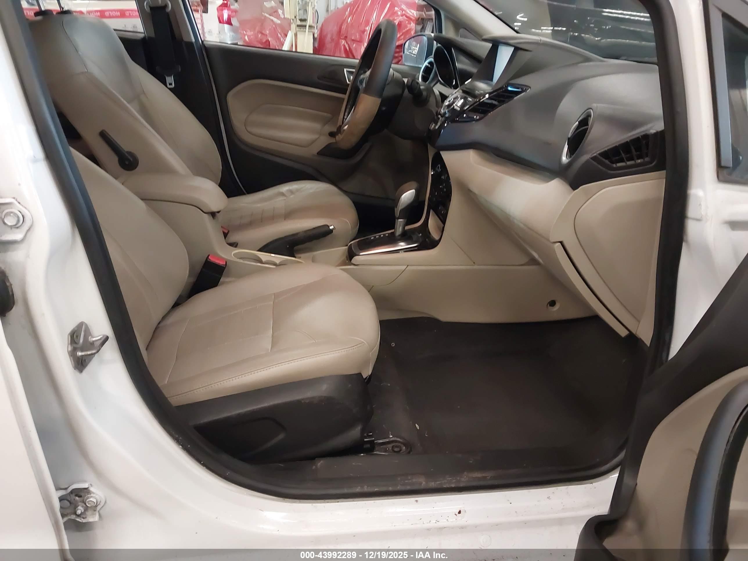FORD FIESTA image 5