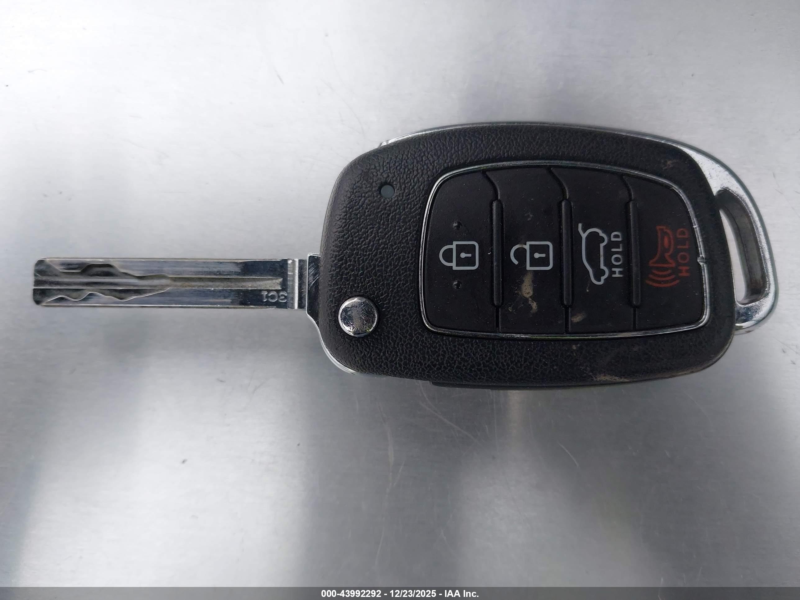 HYUNDAI TUCSON image 11