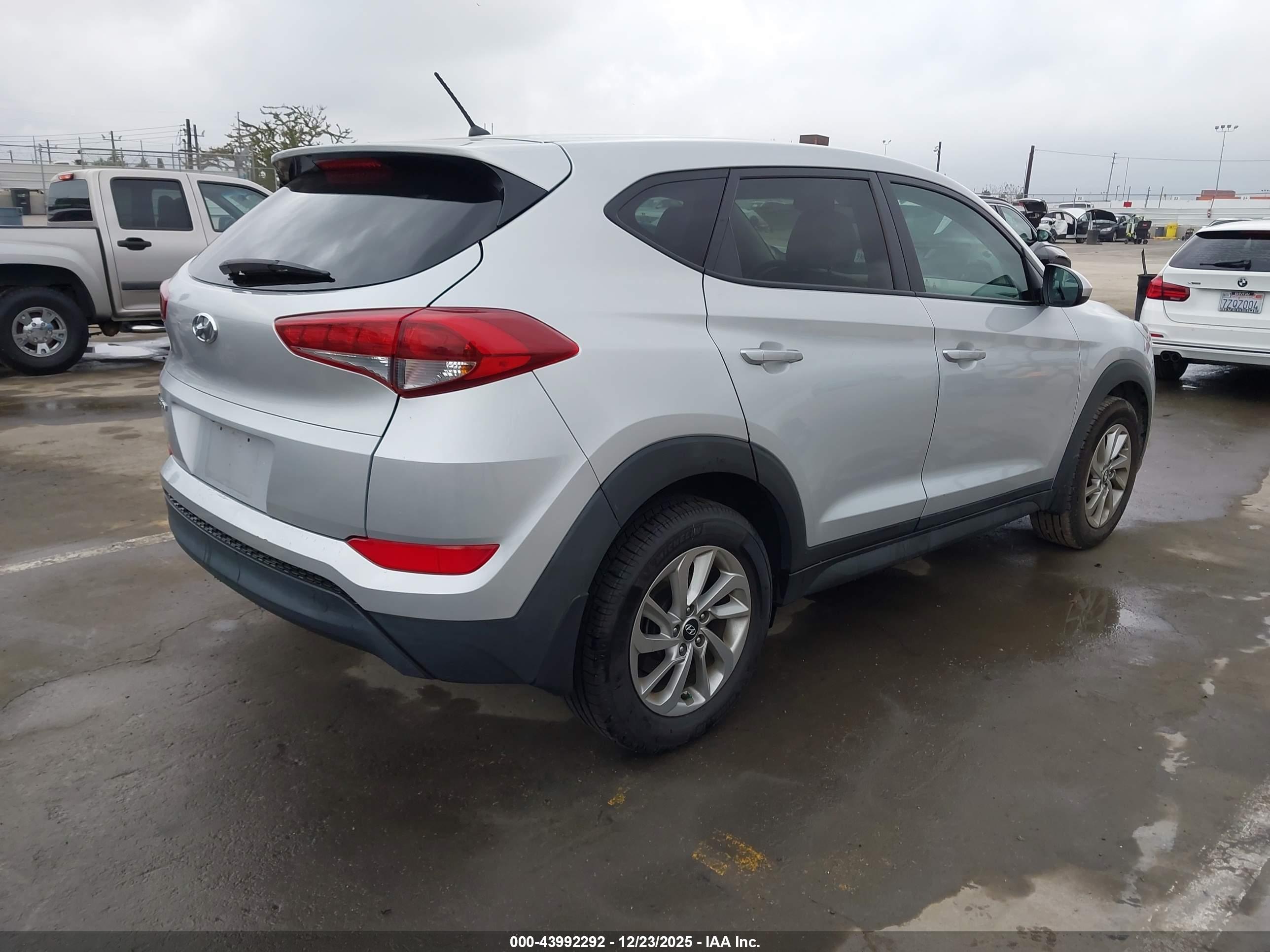 HYUNDAI TUCSON image 4