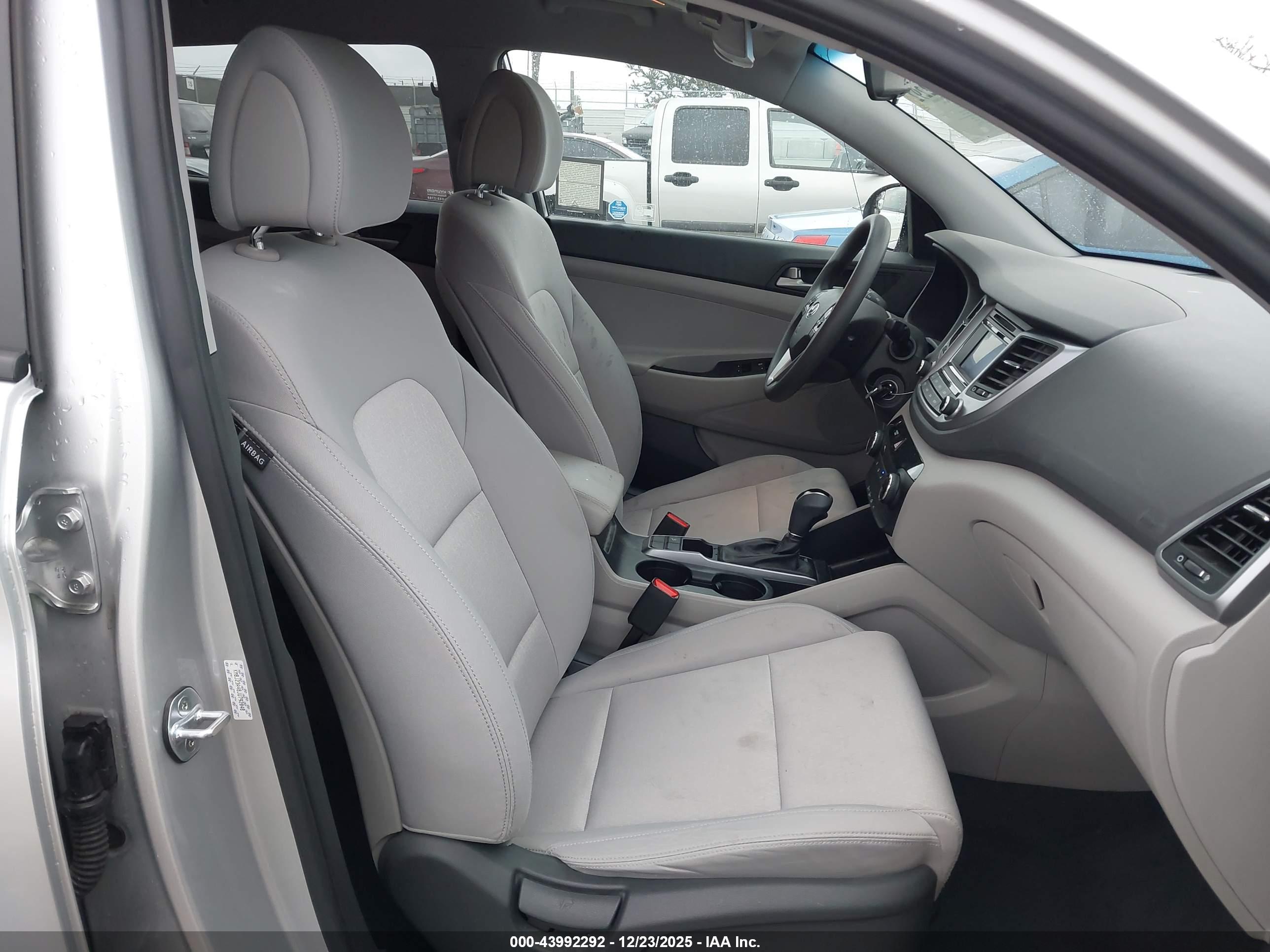 HYUNDAI TUCSON image 5