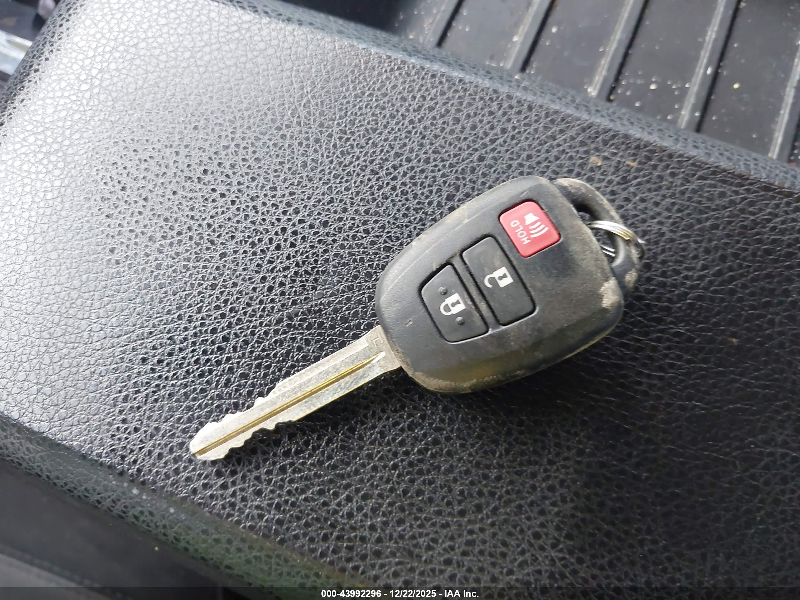 TOYOTA TUNDRA image 11