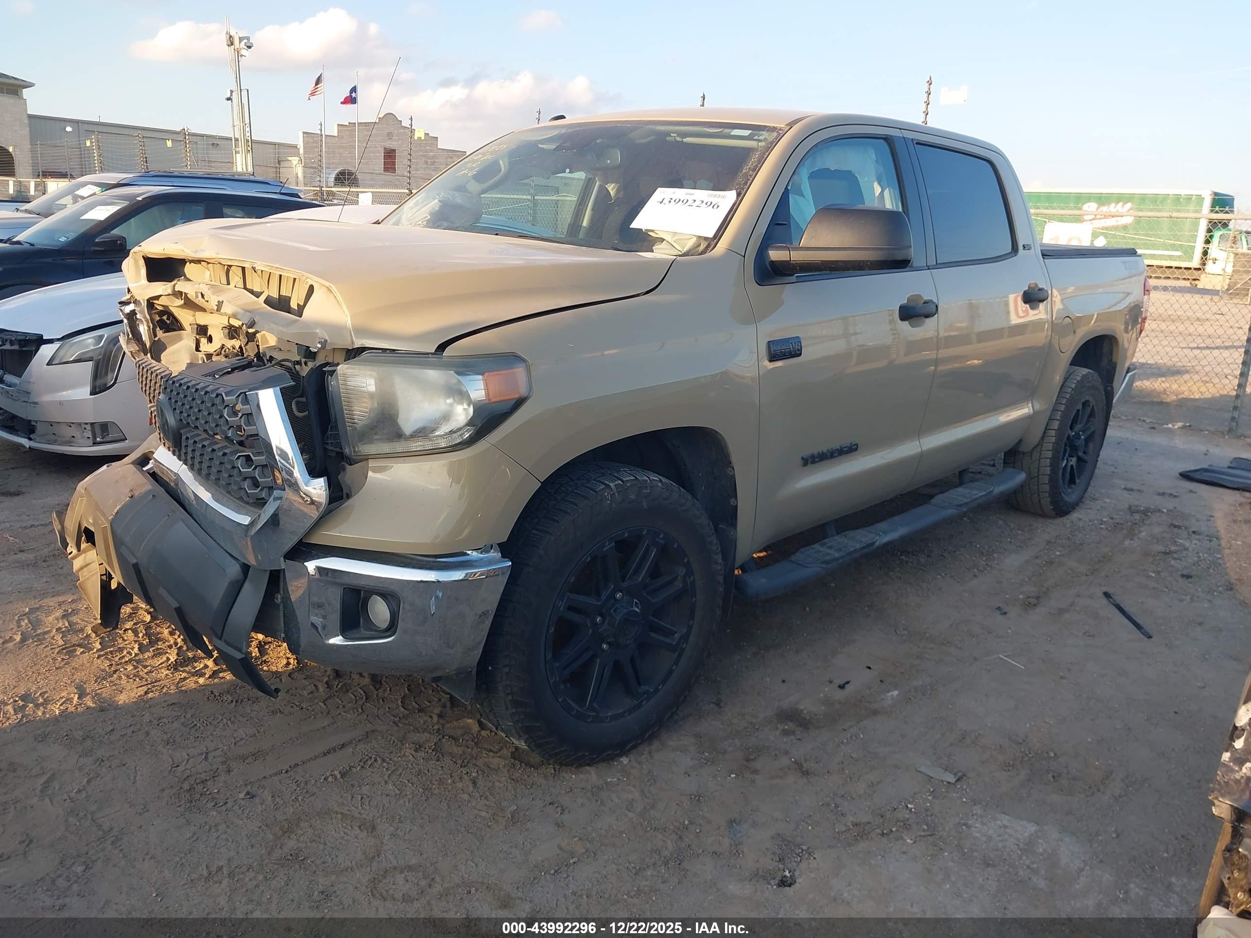 TOYOTA TUNDRA image 2