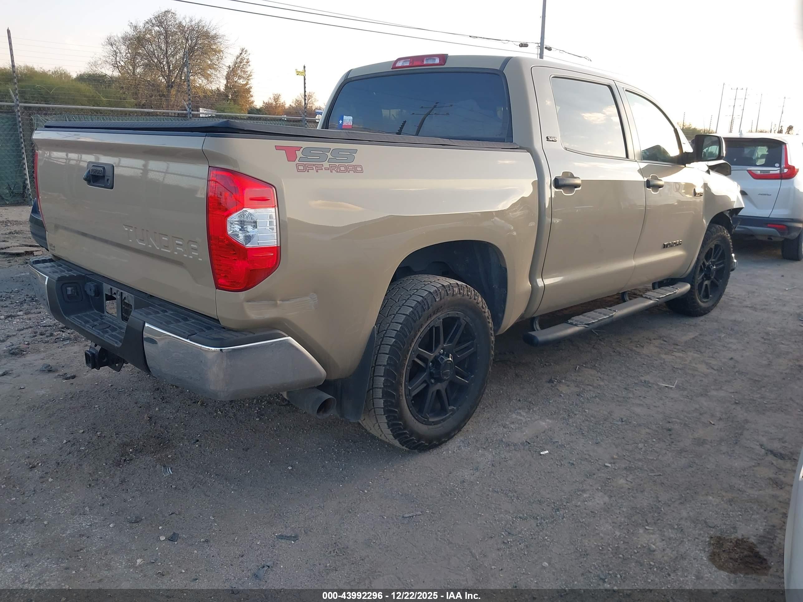 TOYOTA TUNDRA image 4