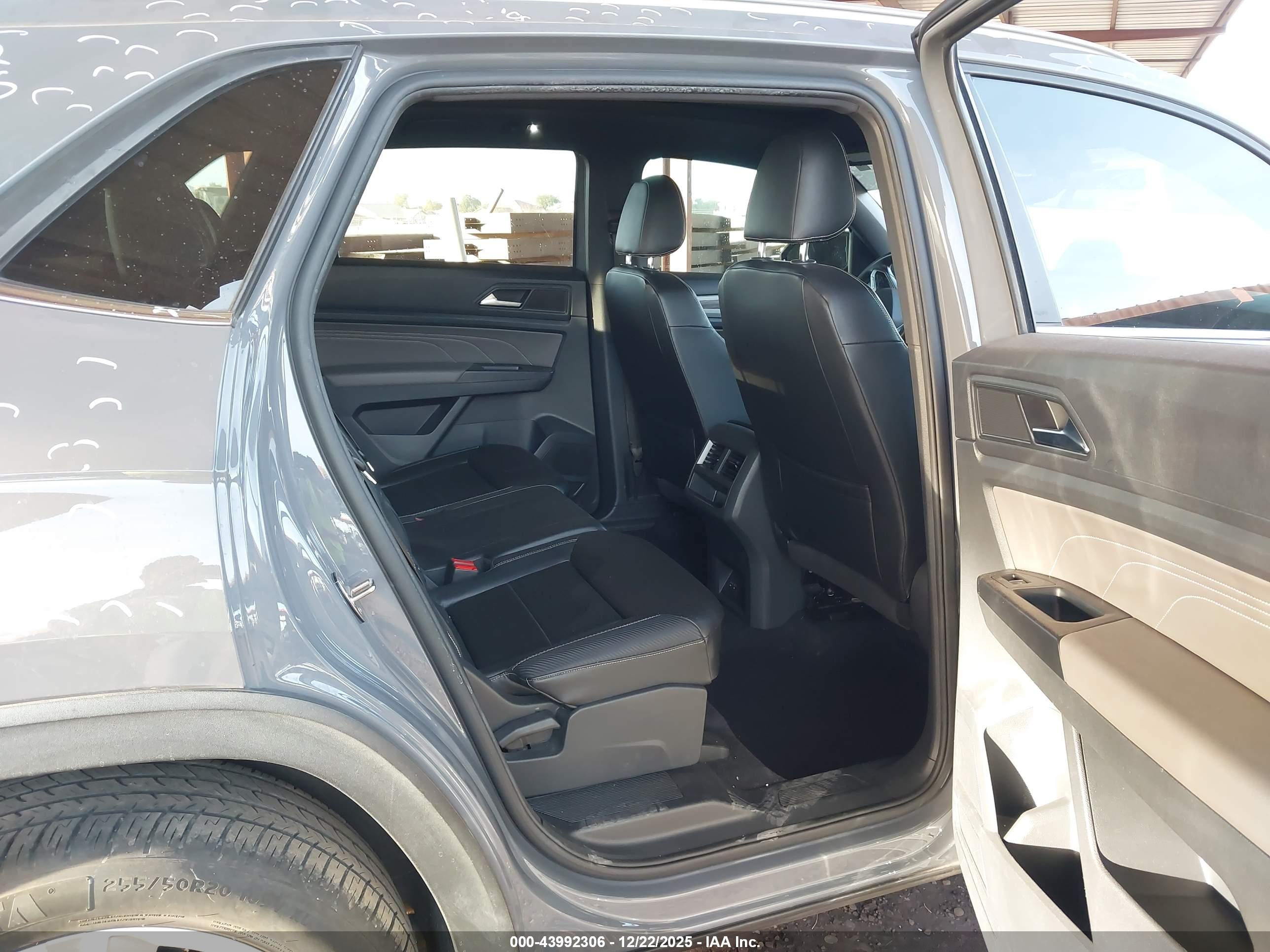 VOLKSWAGEN ATLAS image 8