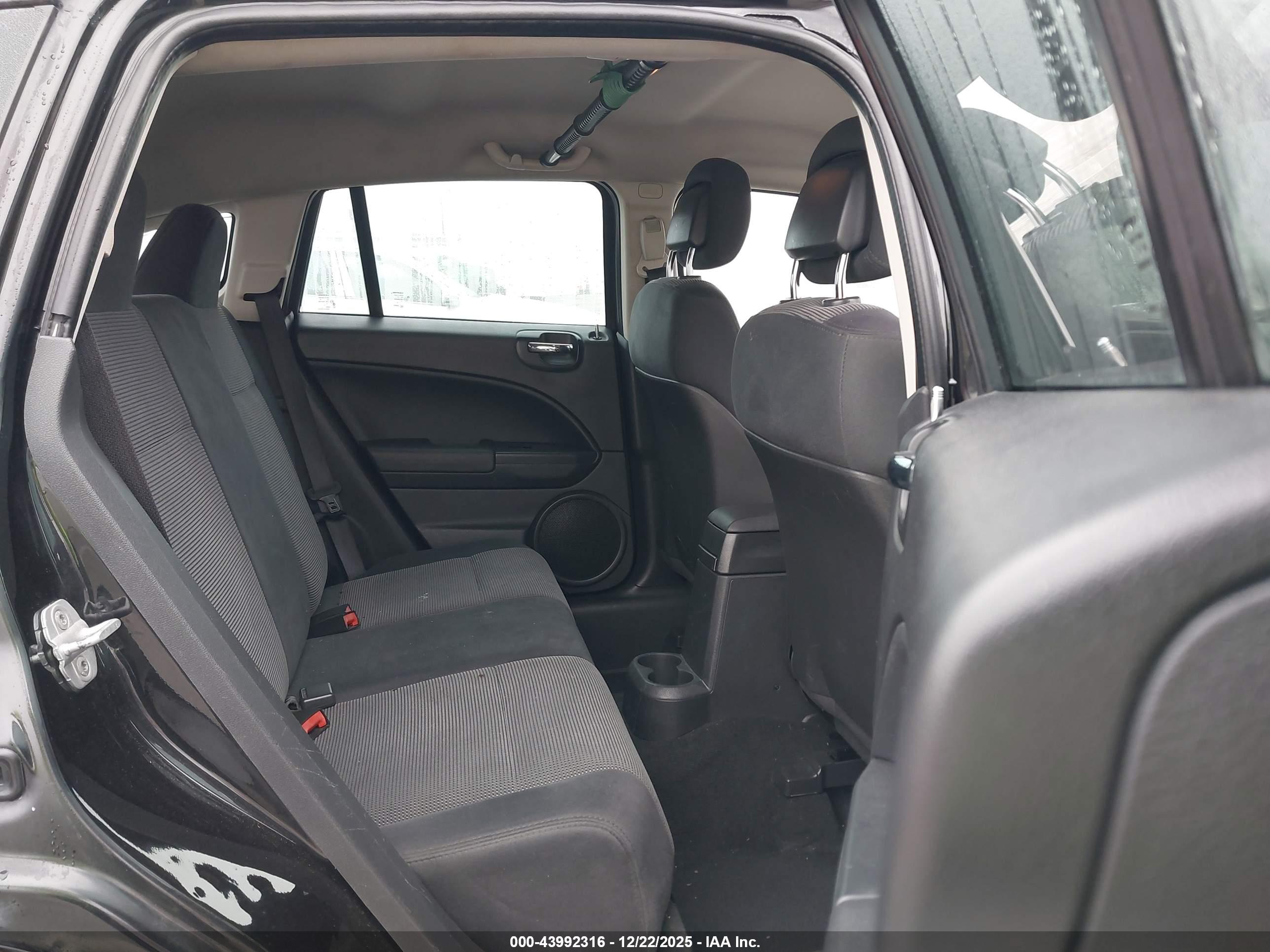 DODGE CALIBER image 8