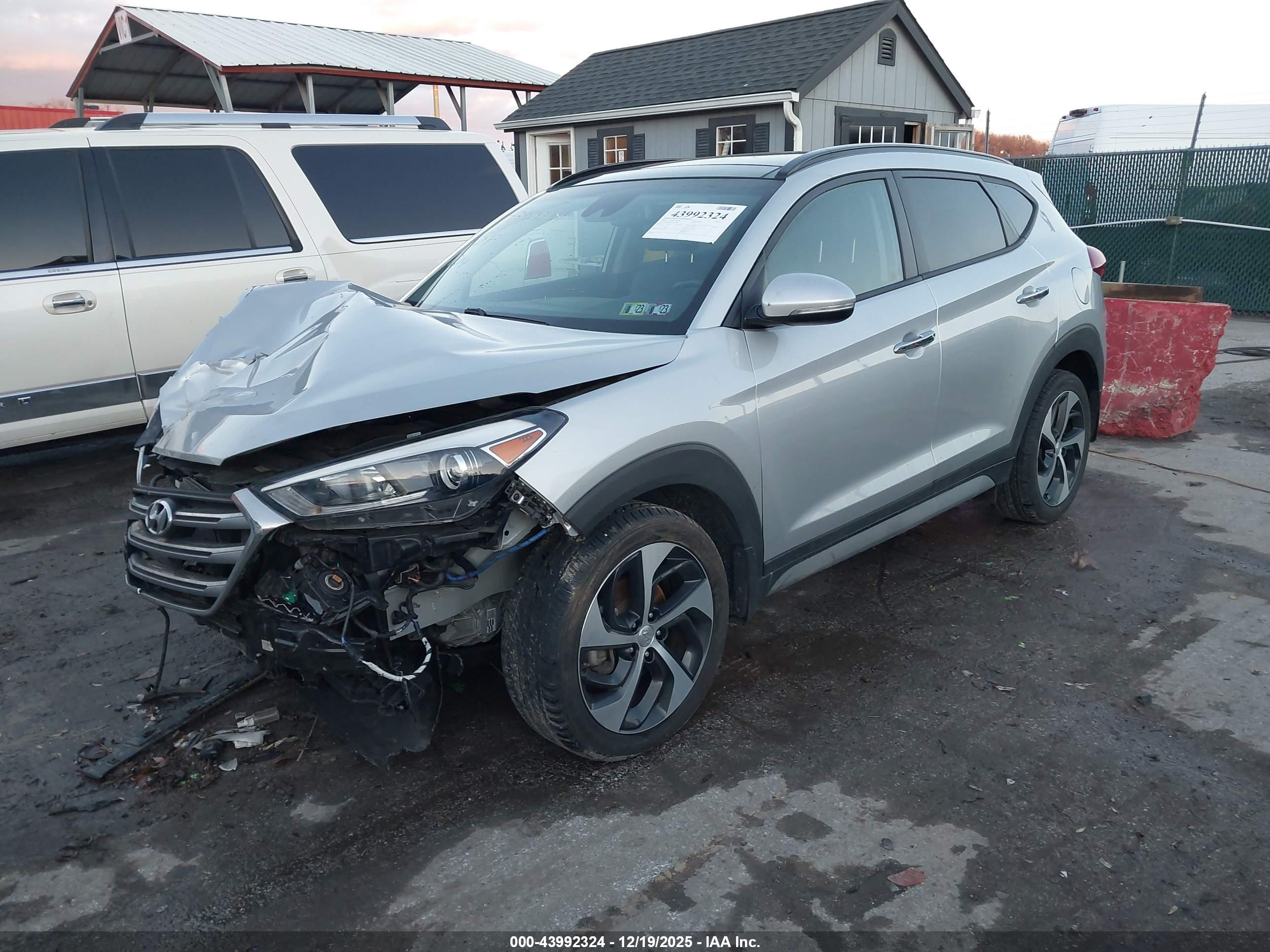 HYUNDAI TUCSON image 2