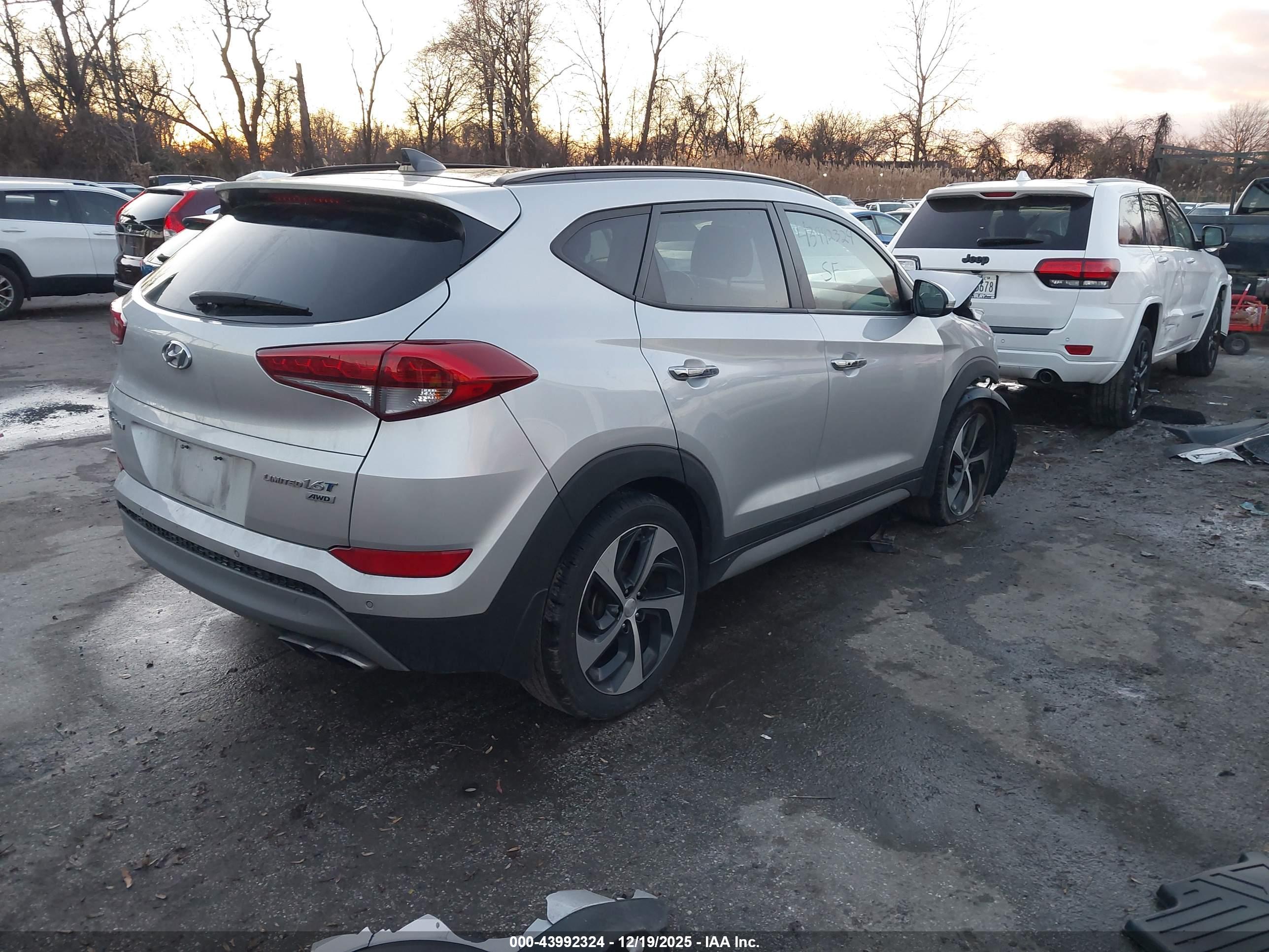 HYUNDAI TUCSON image 4