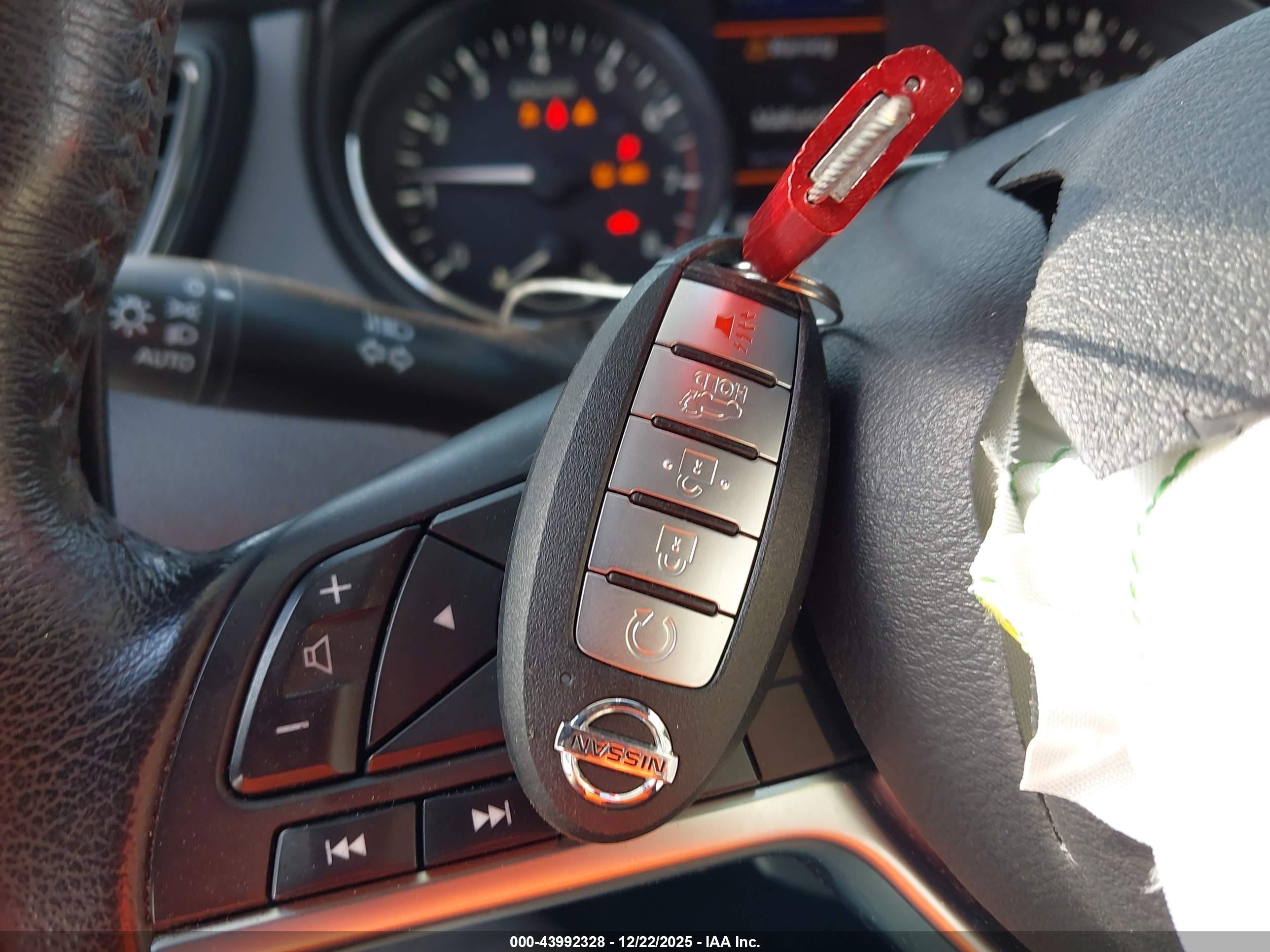 NISSAN ROGUE image 11