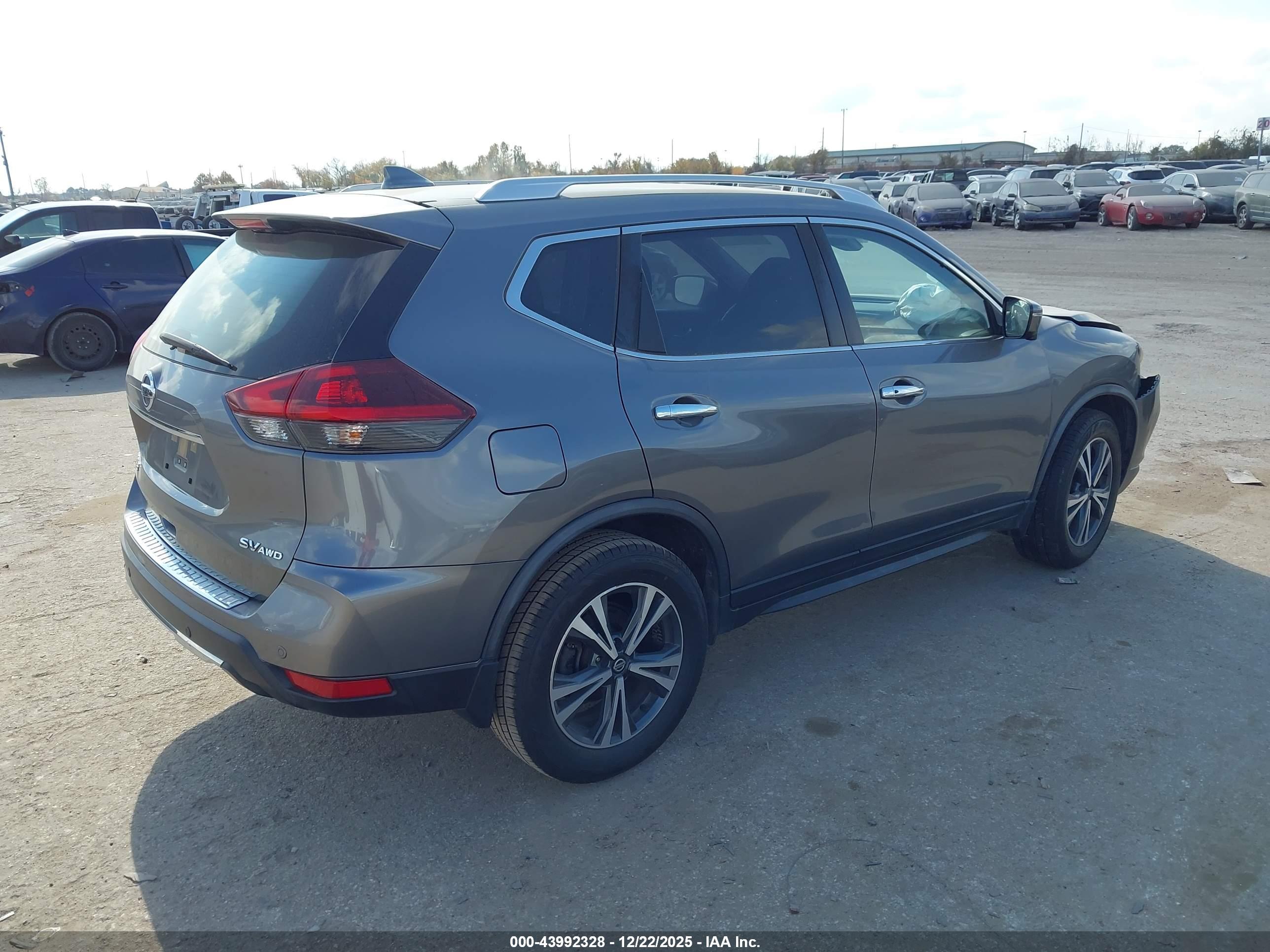 NISSAN ROGUE image 4