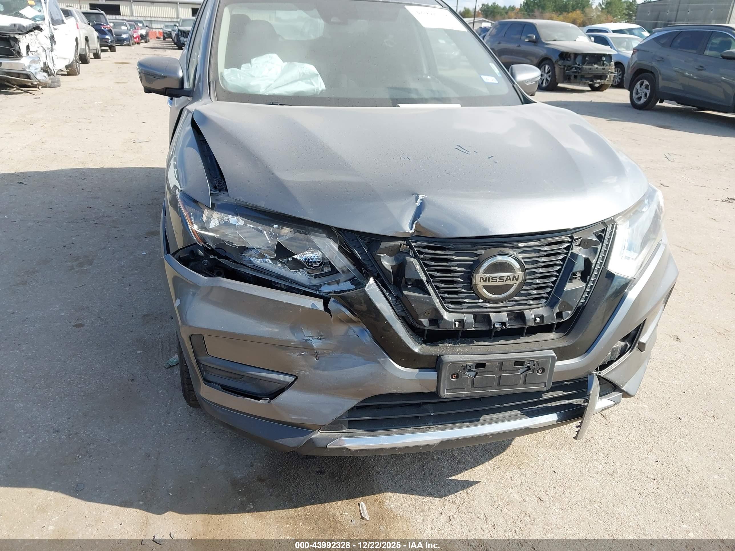 NISSAN ROGUE image 6