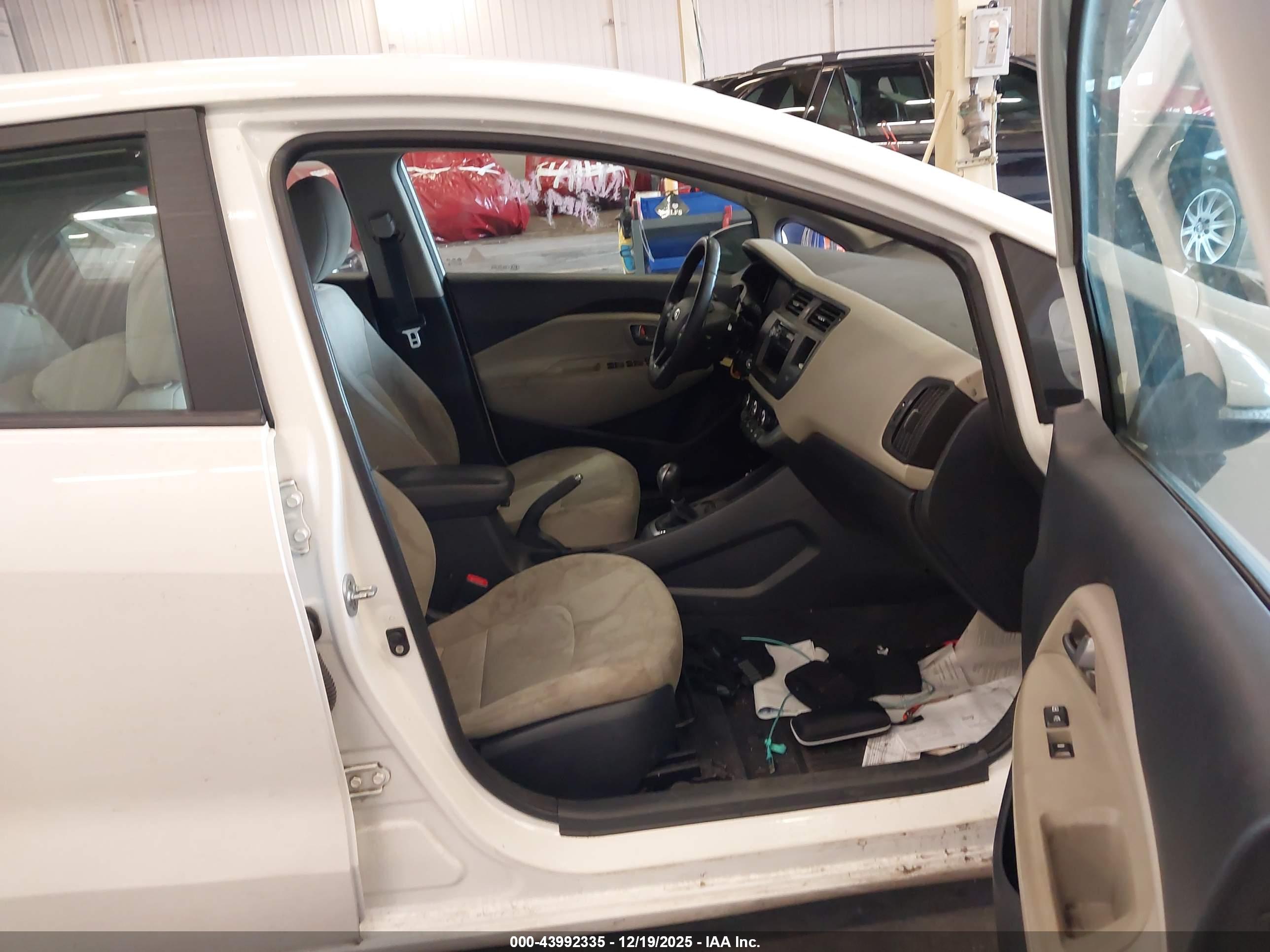 KIA RIO image 5