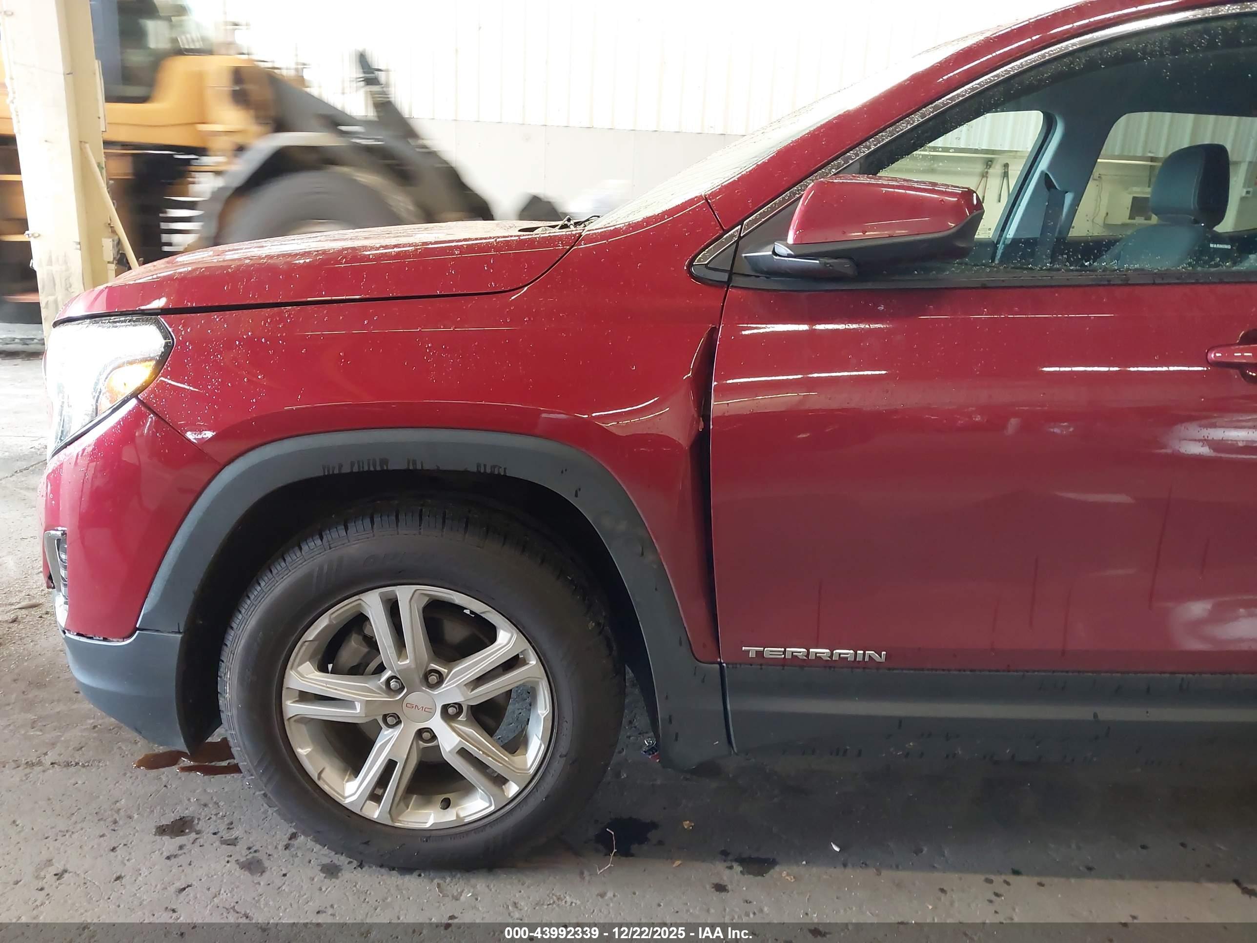 GMC TERRAIN image 6