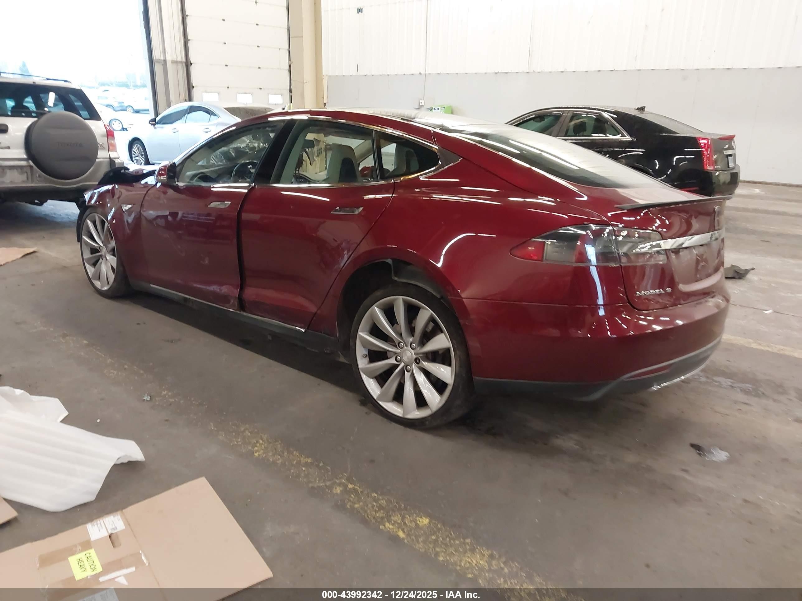TESLA MODEL image 3