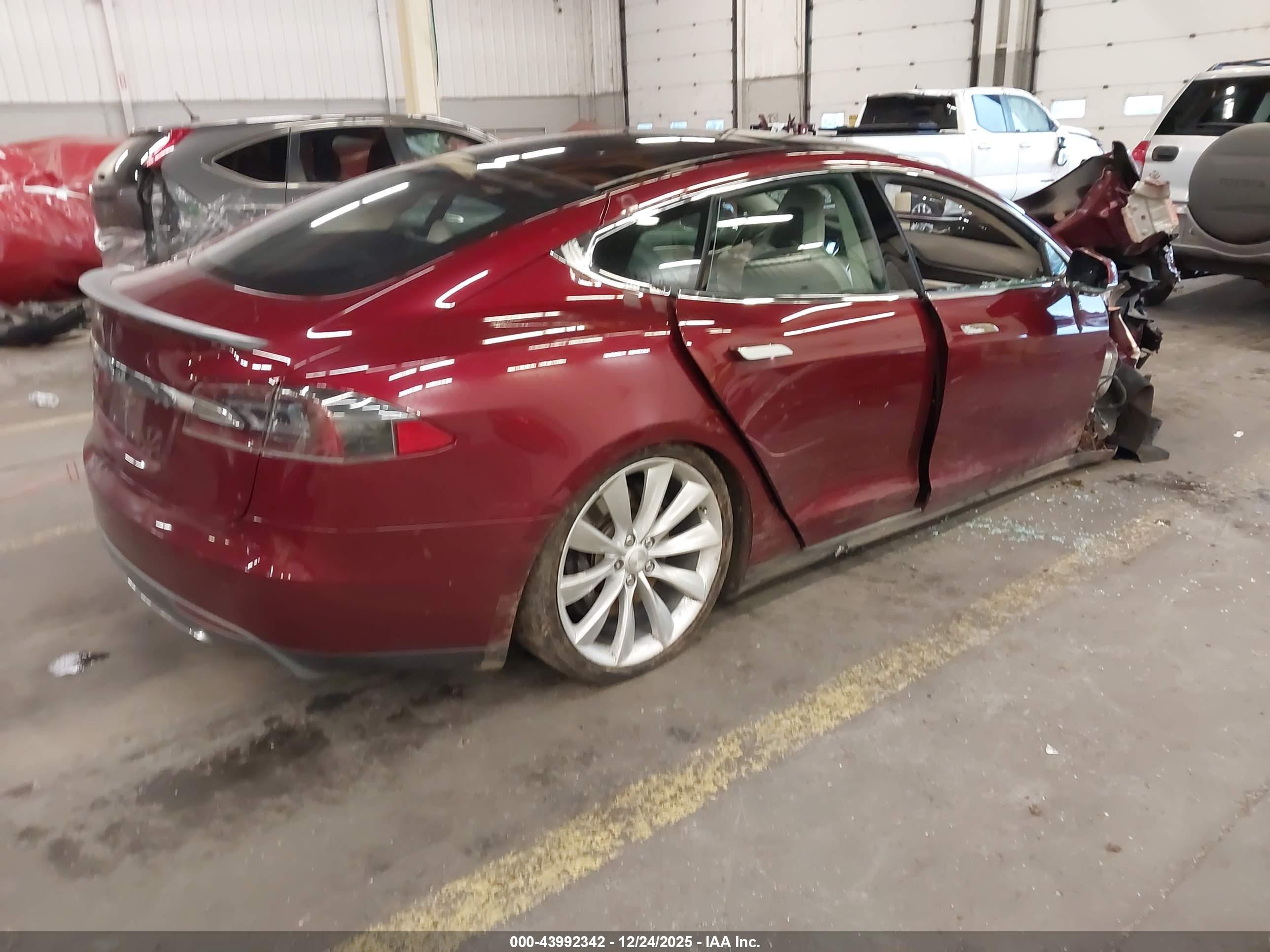 TESLA MODEL image 4