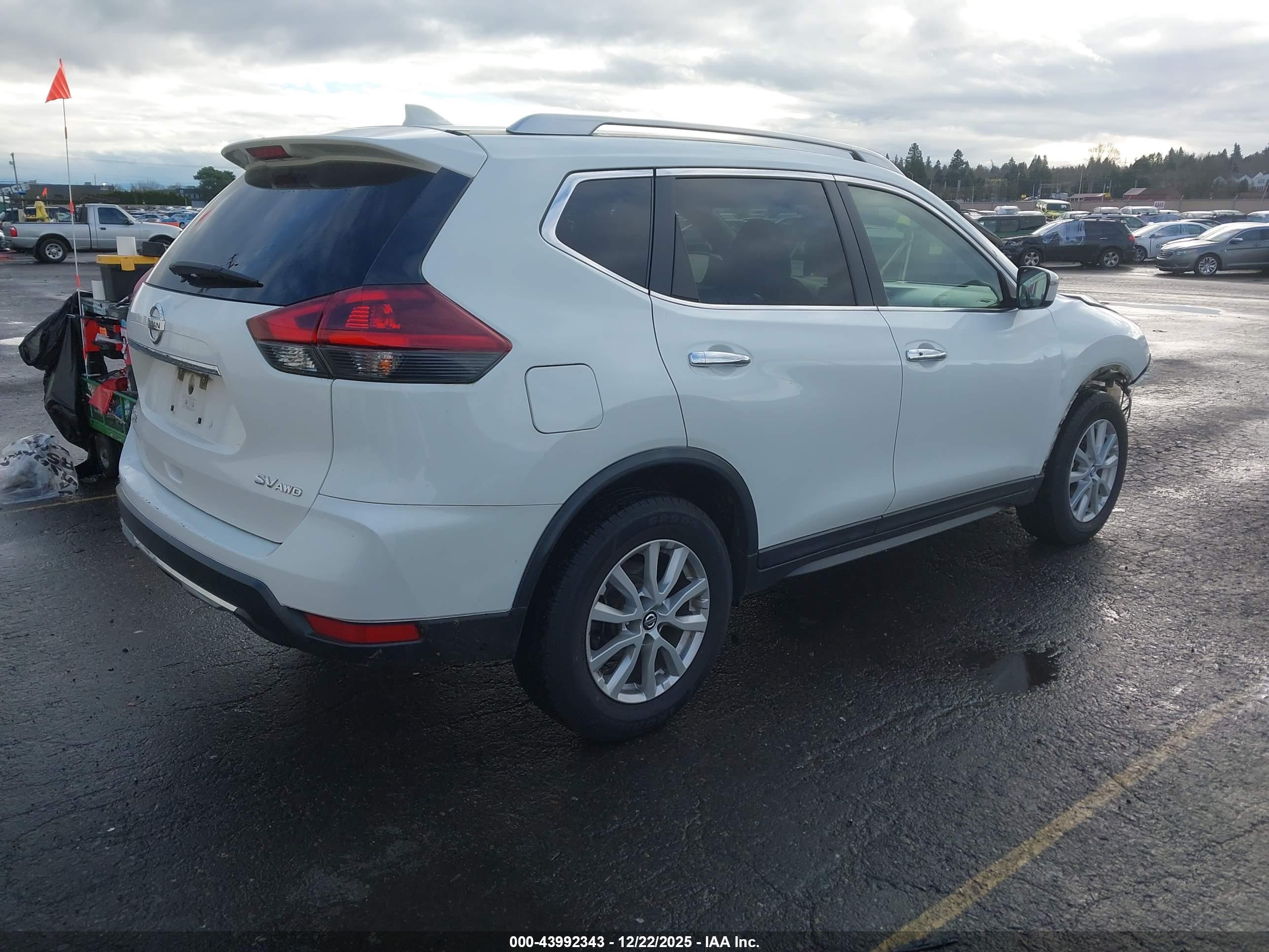 NISSAN ROGUE image 4