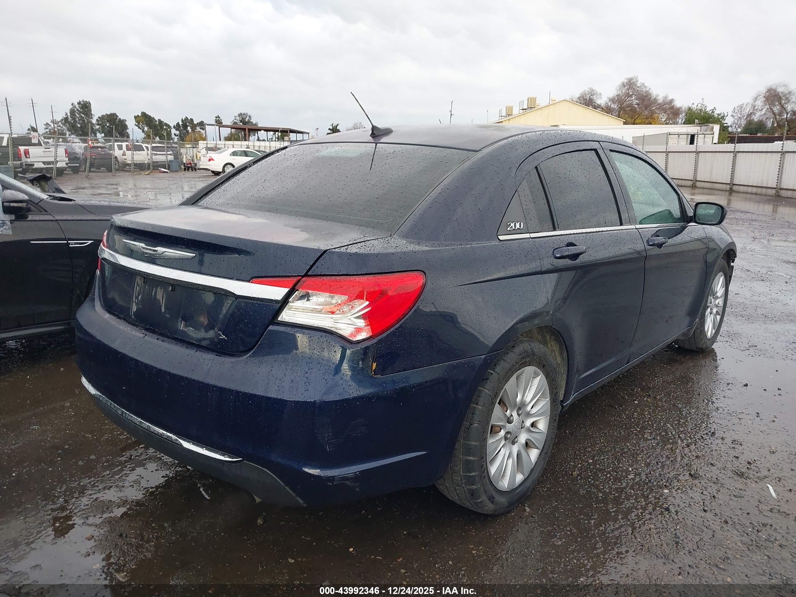 CHRYSLER 200 image 4