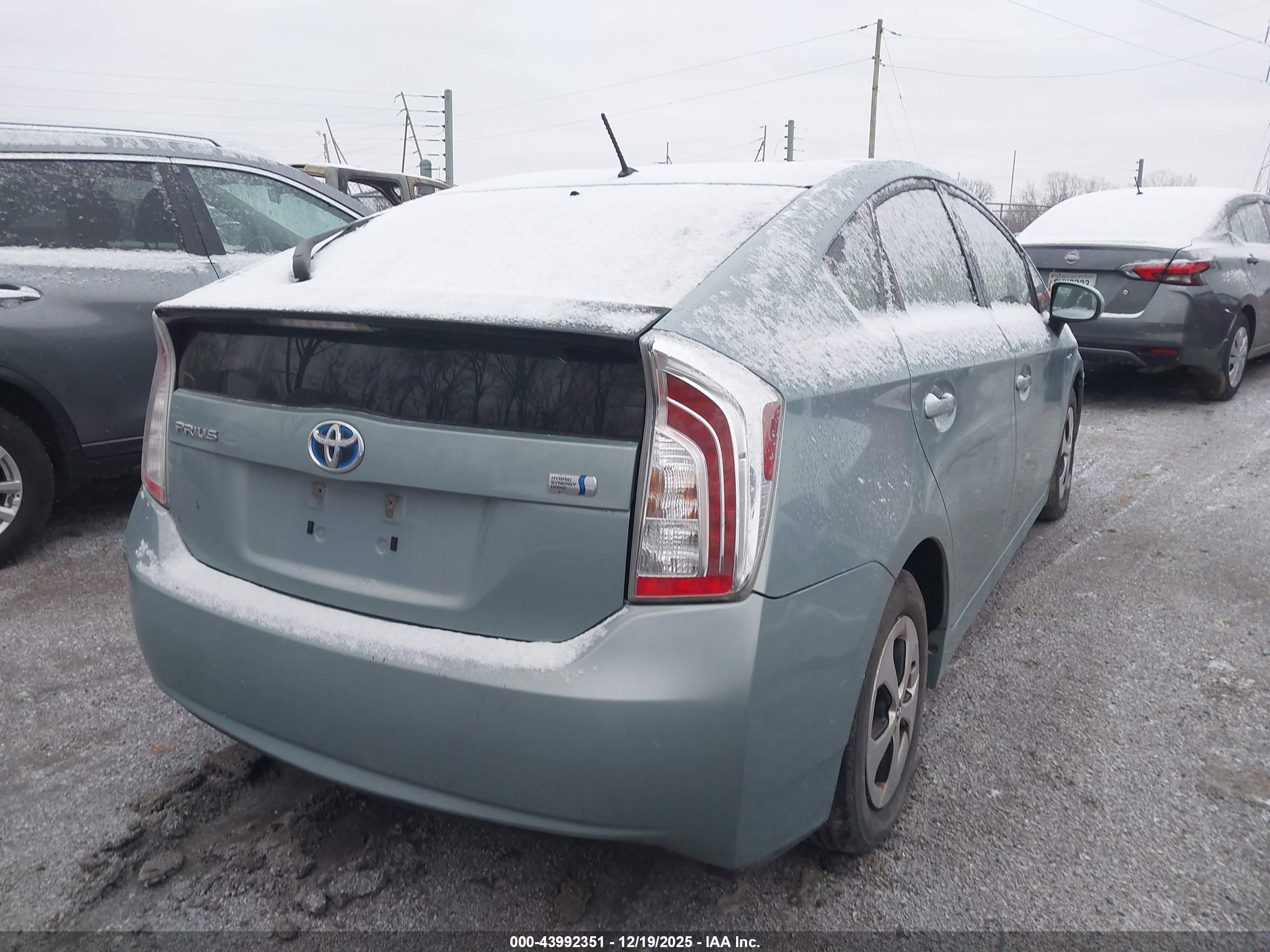 TOYOTA PRIUS image 4