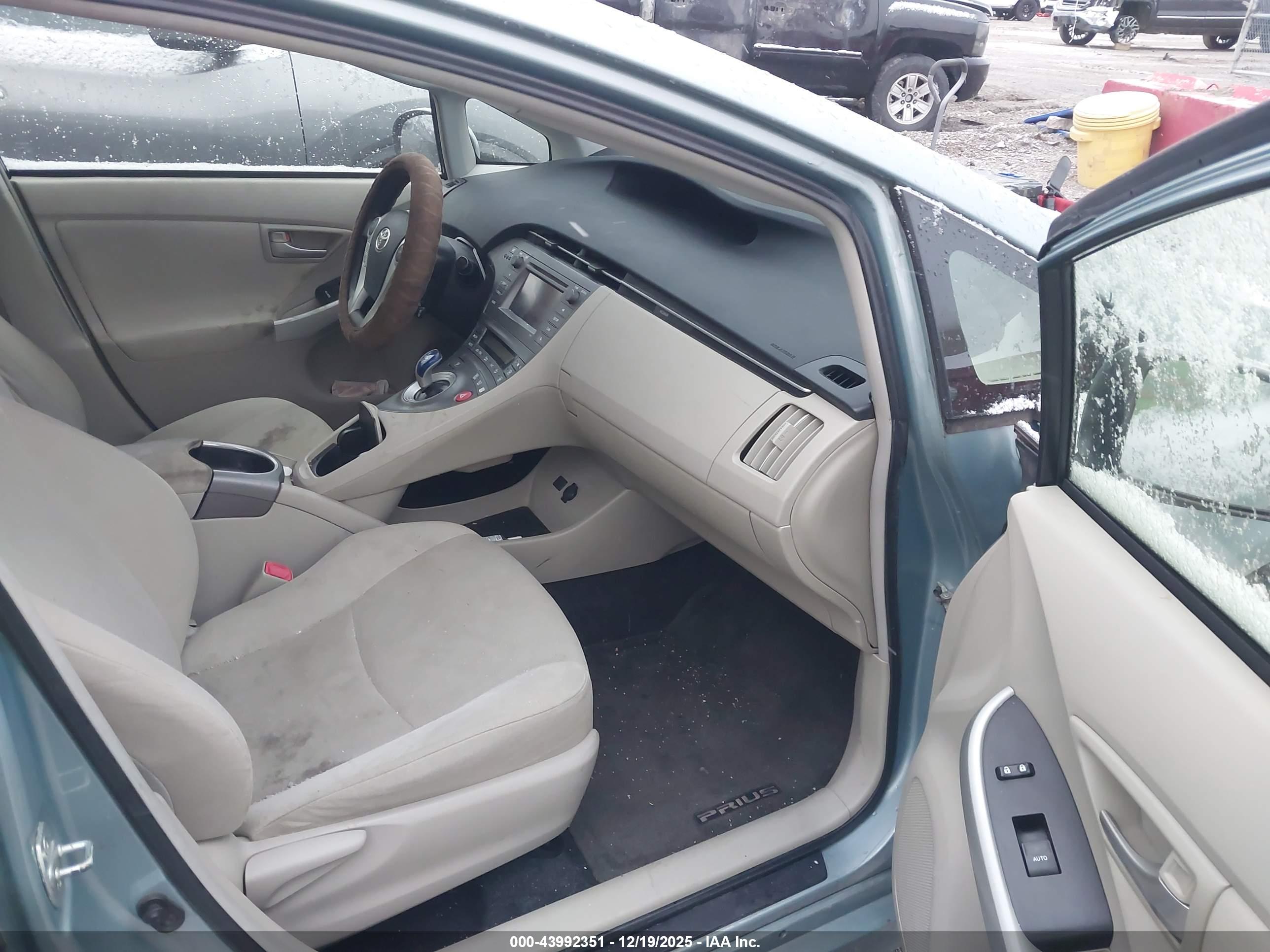 TOYOTA PRIUS image 5